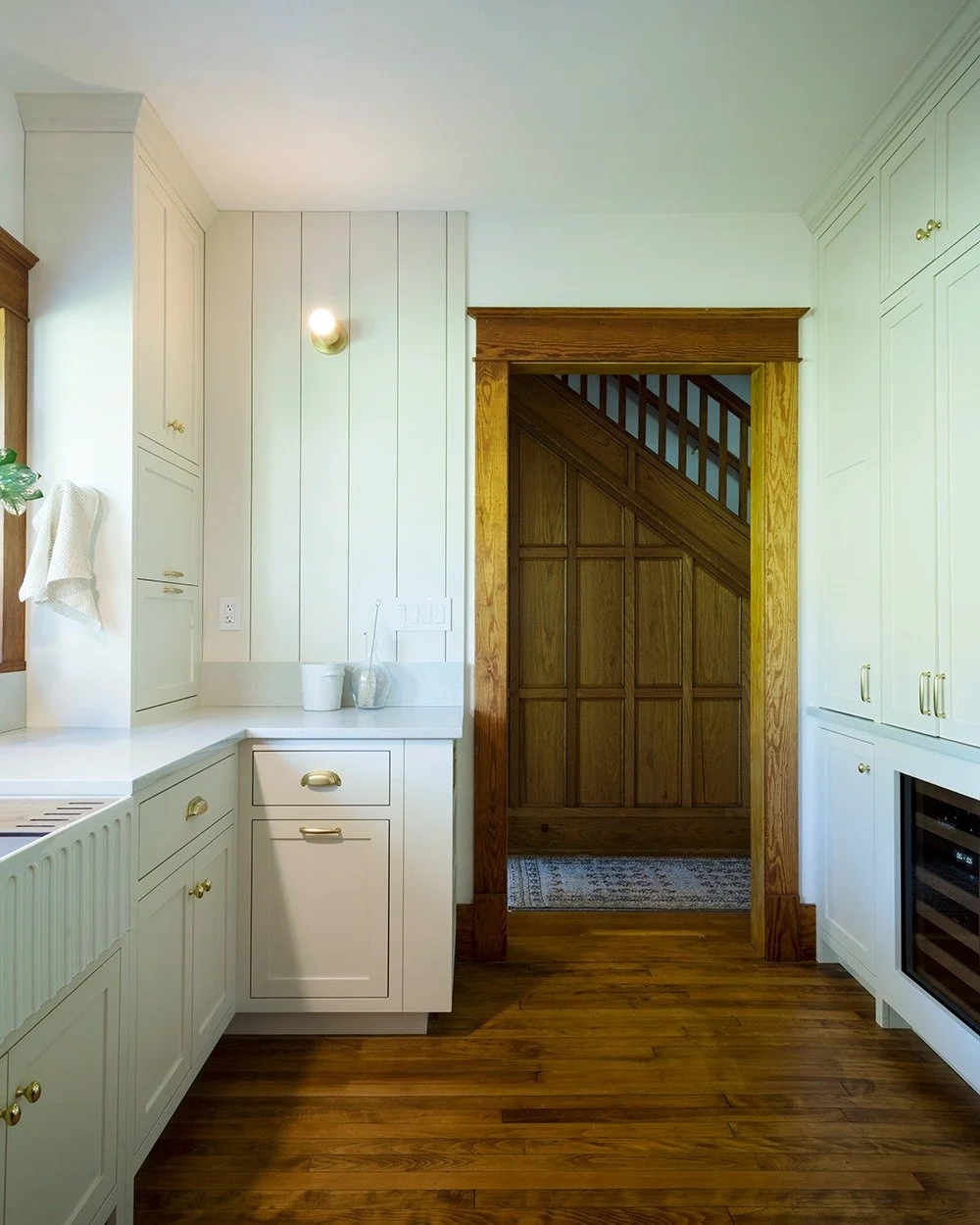 We are not afraid of a white kitchen. And of course, it is not actually white. Here are a few shots of our Bovina Colonial renovation, right in the center of town. 

GC: Danny Zale and Charles Branciforte
Photo credit: @rogercasasphoto

#upstatekitch
