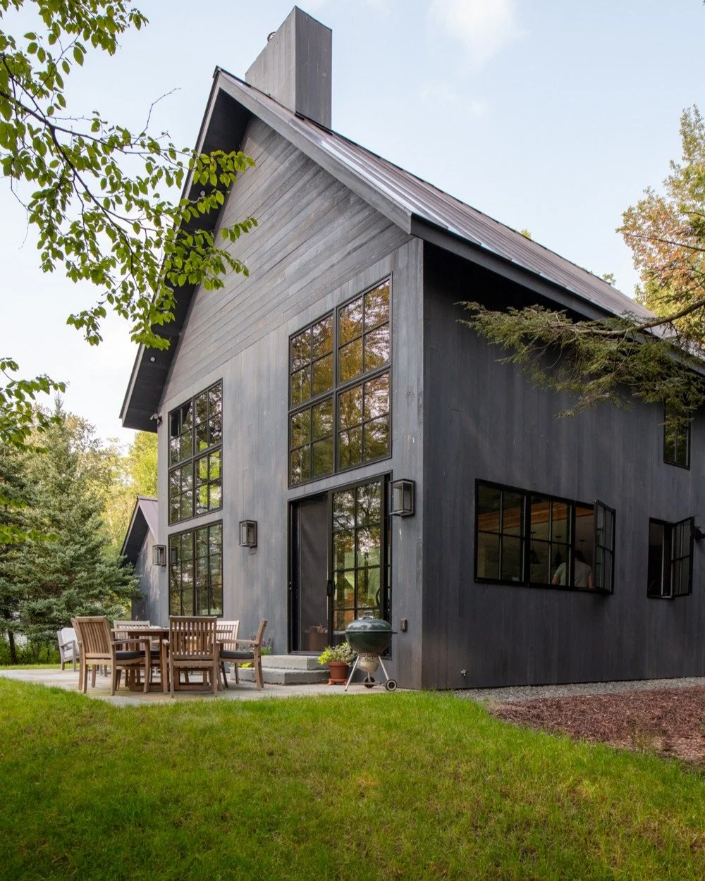 A shot of our project at Perch Lake in Andes, NY. Expressive, proud, but sensitive to its tight wooded surroundings. Open those doors, summer has arrived.

Photo credit: @torkilnyc 
GC: @constructiontab 

#andesny #catskillhouse #perchlake #residenti