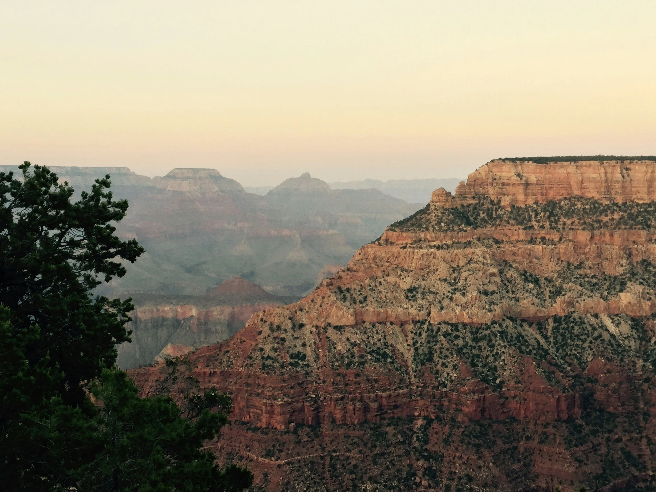 Explore the top things to do in Grand Canyon National Park, including breathtaking viewpoints, hiking the South Kaibab Trail, and visiting the Grand Canyon Village for unforgettable experiences amidst stunning landscapes and rich geological history.
