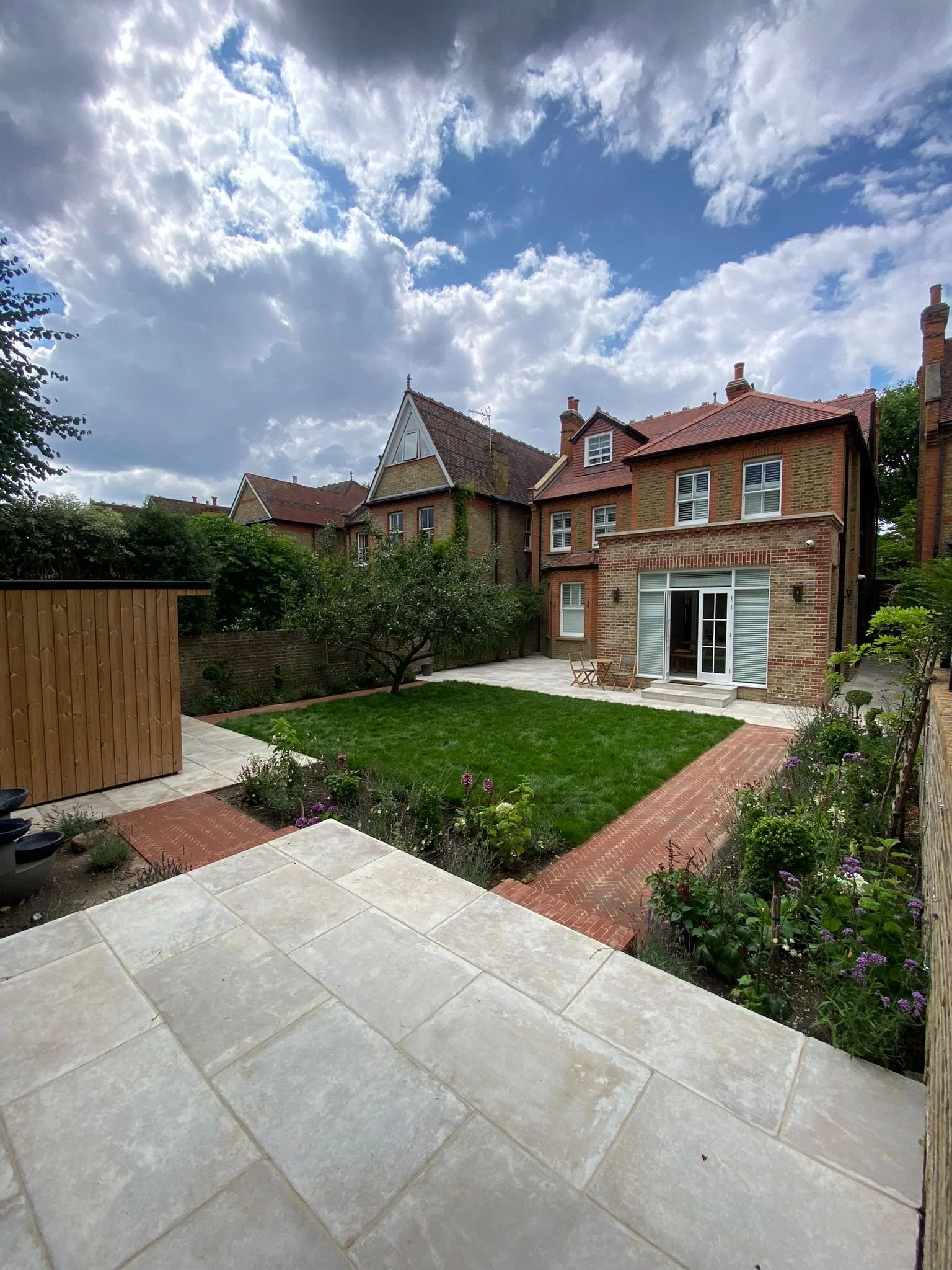 wide garden shot.JPG