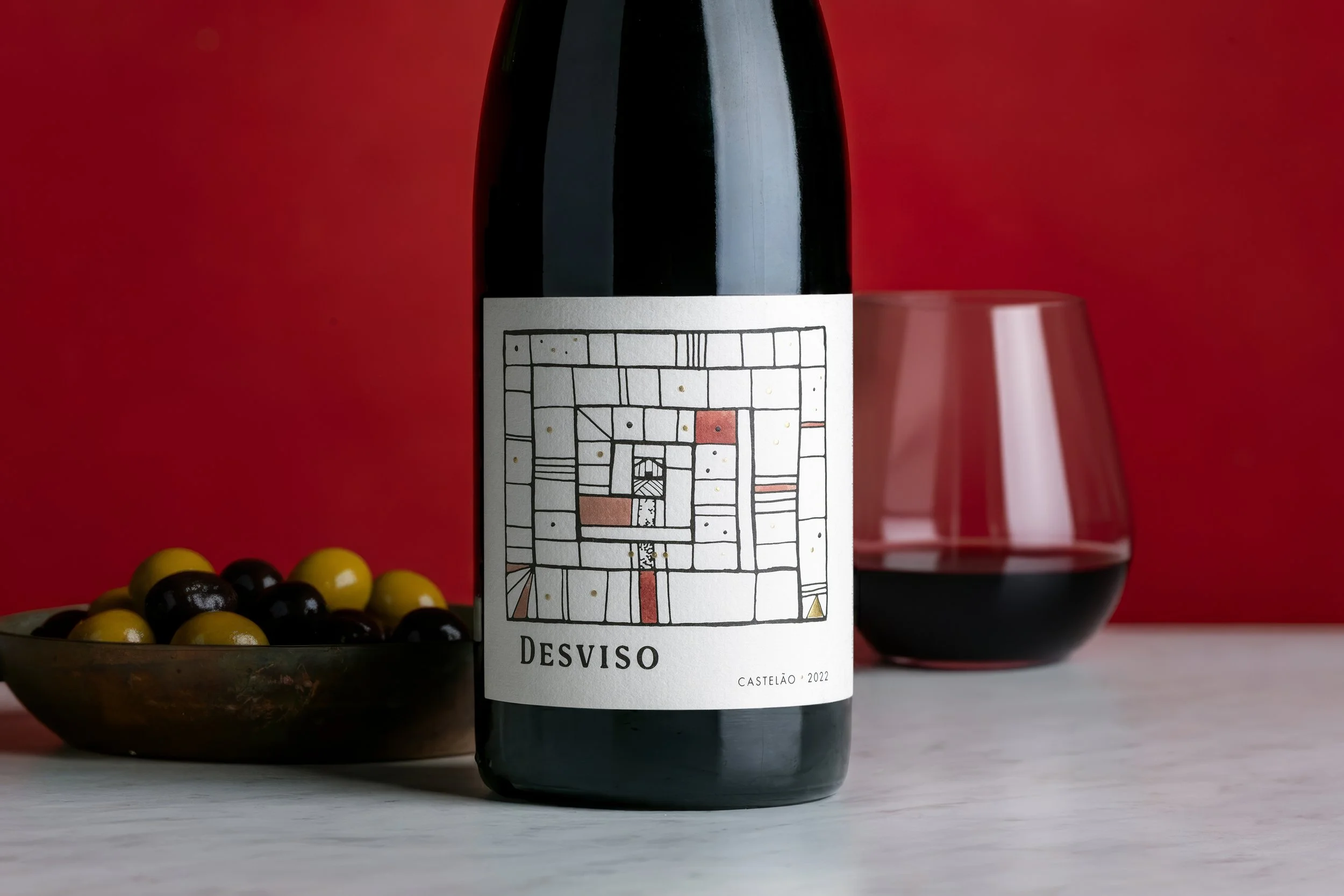 Desviso wines Castelao label detail with olives in background