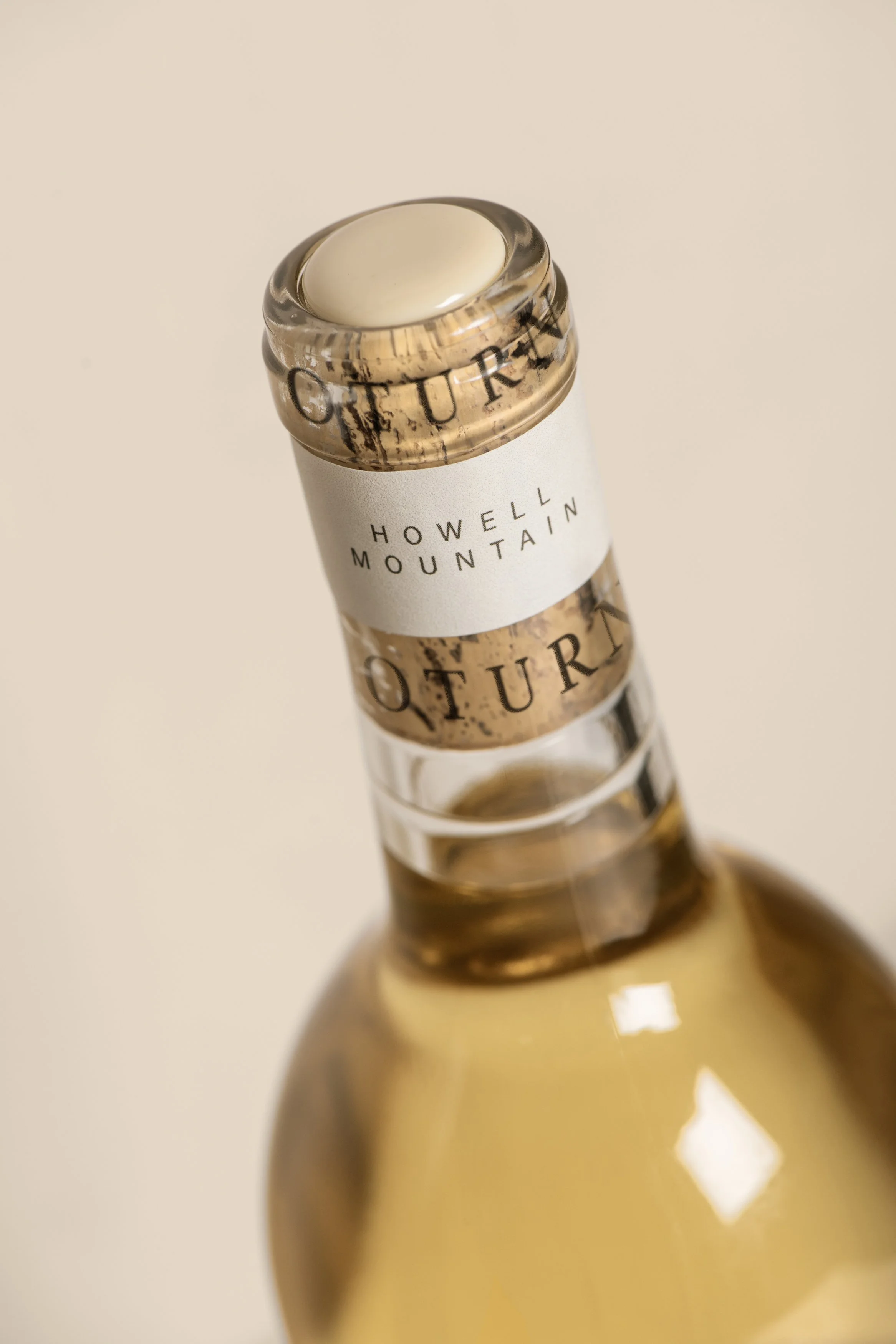 Coturnix Howell Mountain Napa Valley neck label and cork detail