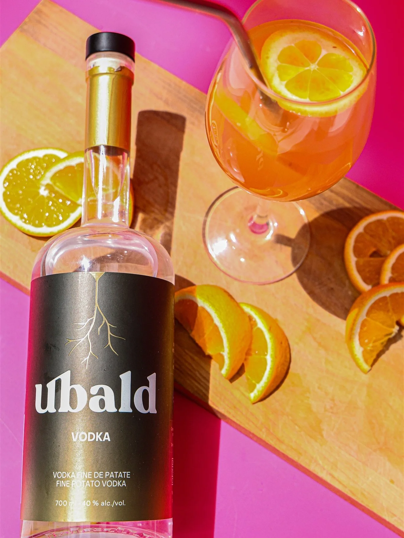 R&eacute;sultat du shoot avec la vodka de @ubald_distillerie, bouteille que j&rsquo;ai pris de notre r&eacute;serve parce que je m&rsquo;emmerdais. On dit oui &agrave; un futur partenariat? 🤭

#foodphotography #studiophotoshoot