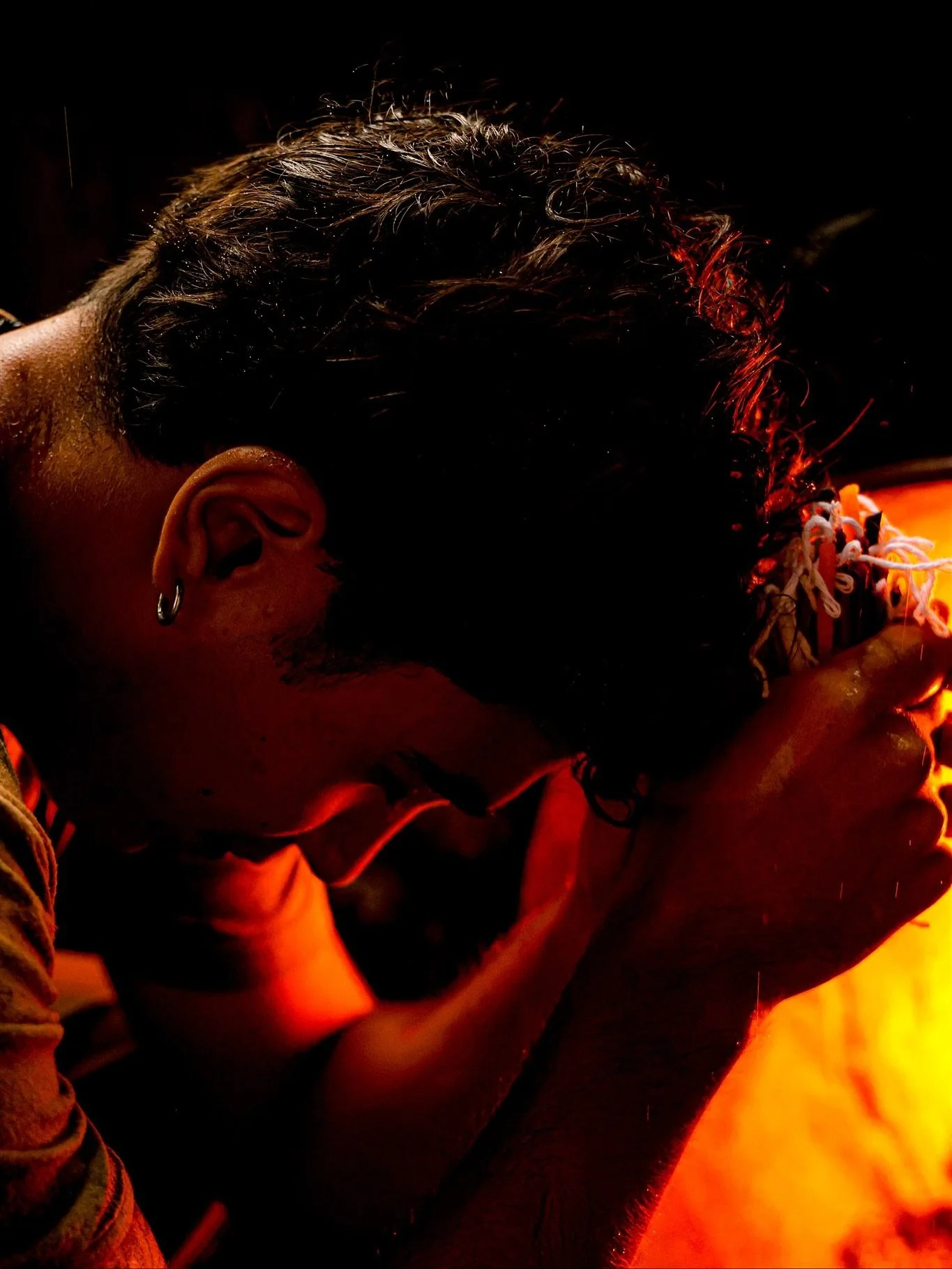 Du vrai. De l&rsquo;authentique. Chaque geste, chaque offrande, chaque regard portait la m&eacute;moire d&rsquo;un h&eacute;ritage ancestral.
 J&rsquo;ai essay&eacute; de capter l&rsquo;&acirc;me de ce moment hors du temps.

Merci &agrave; la chamane