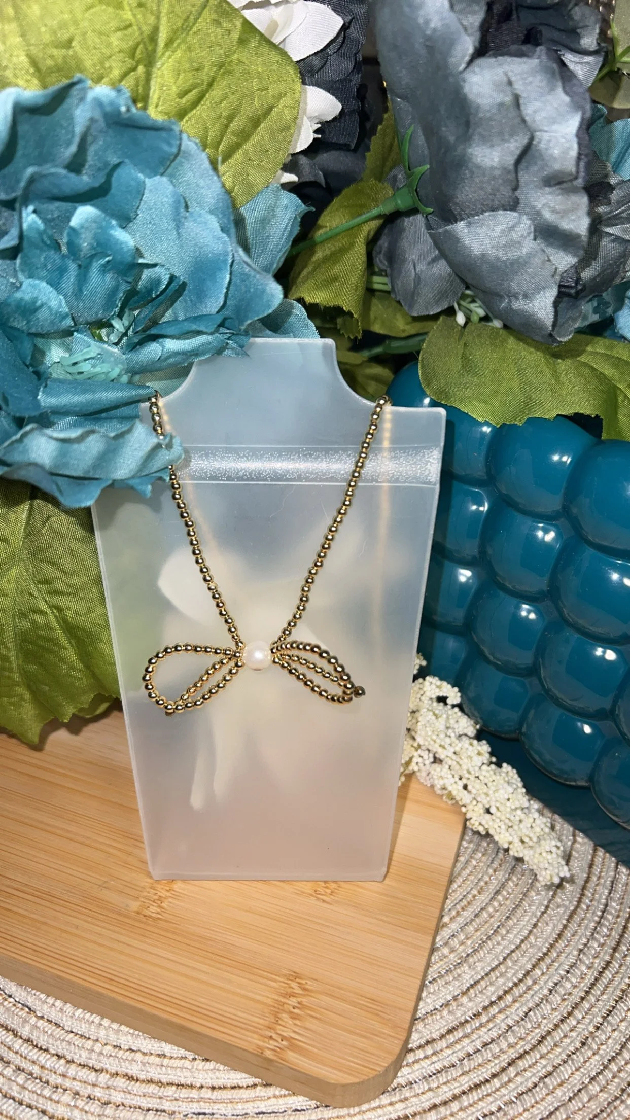 The Bow Necklace