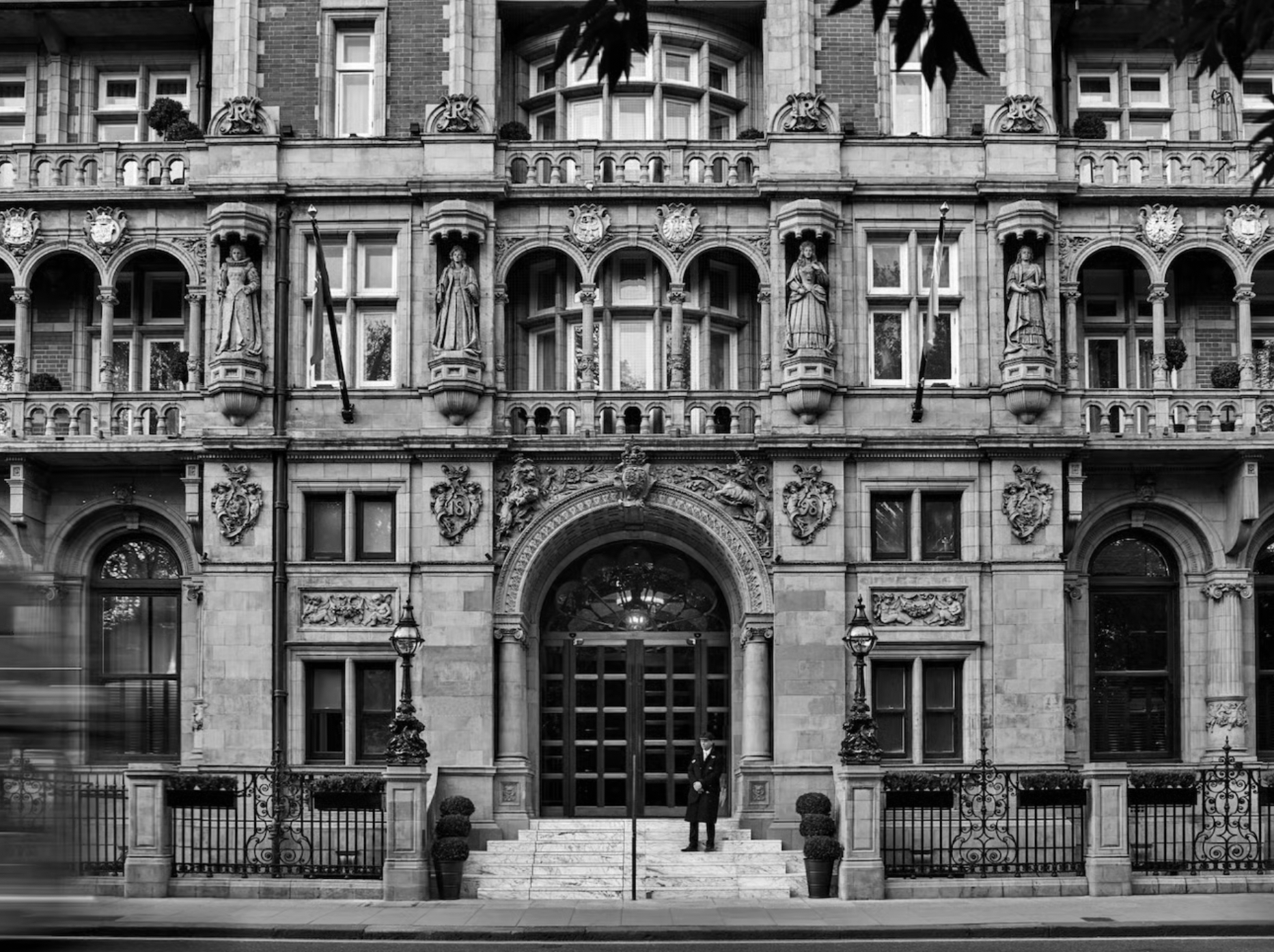 Hotels Above Par: History Buffs Will Love This 19th-Century Terracotta Hotel in London