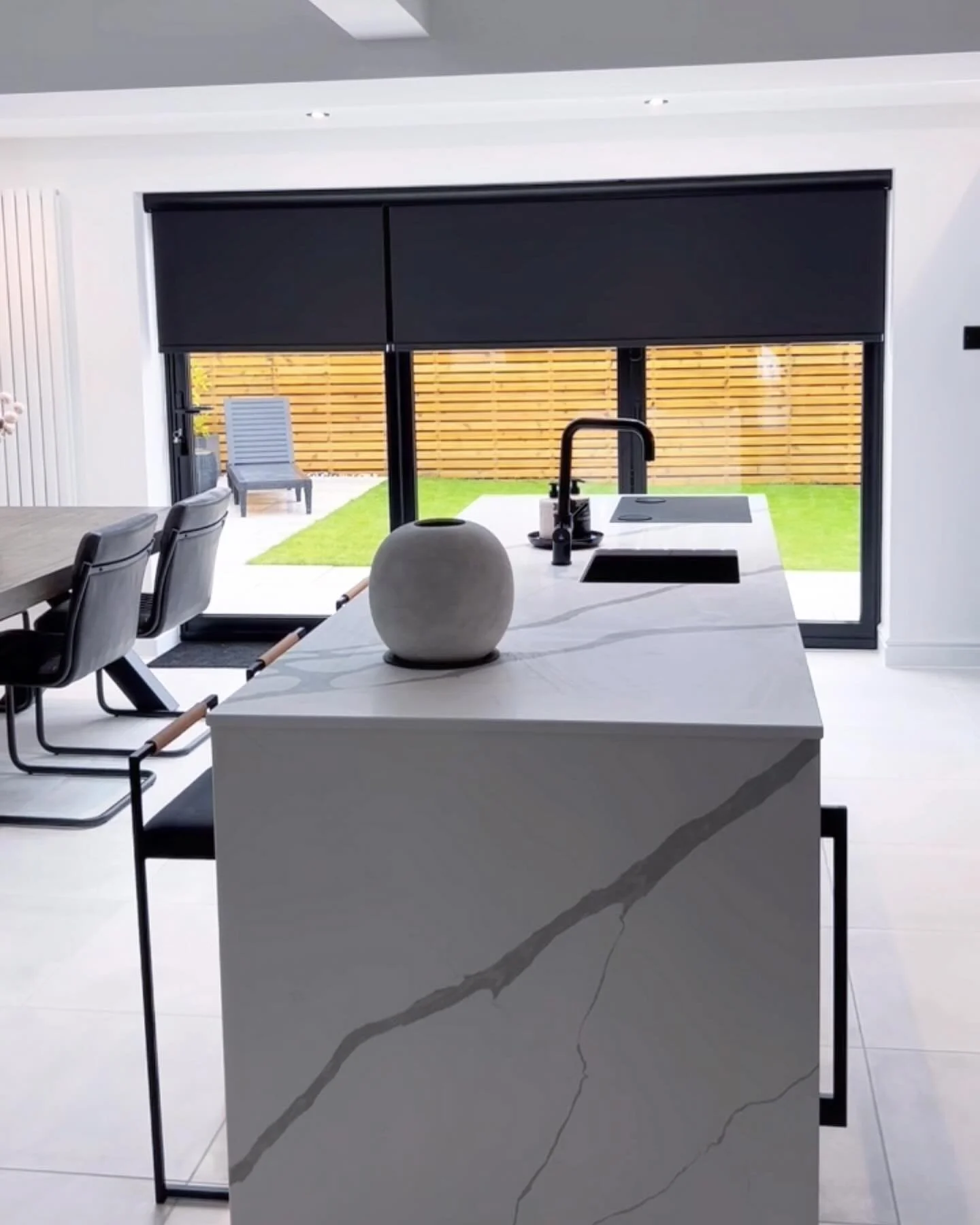 A little throwback to one of our favourite projects🖤 we installed motorised roller blinds across the clients&rsquo; patio doors, offering discreet privacy whilst finishing off their contemporary interior perfectly 🤍