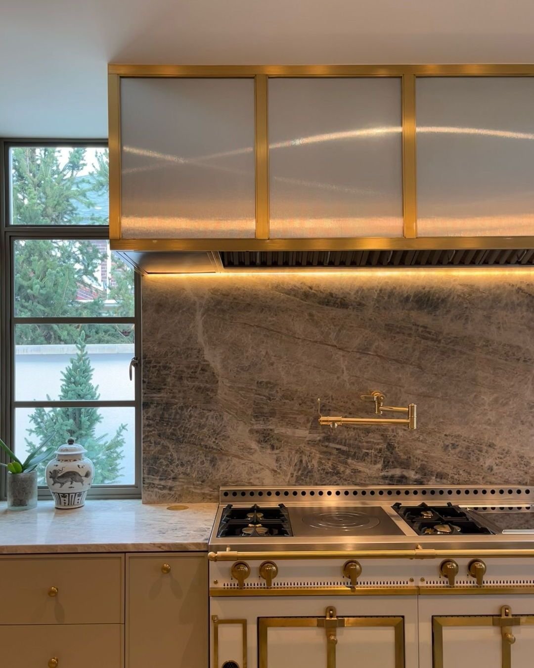 chef's kiss

project : grande dame | coming soon
