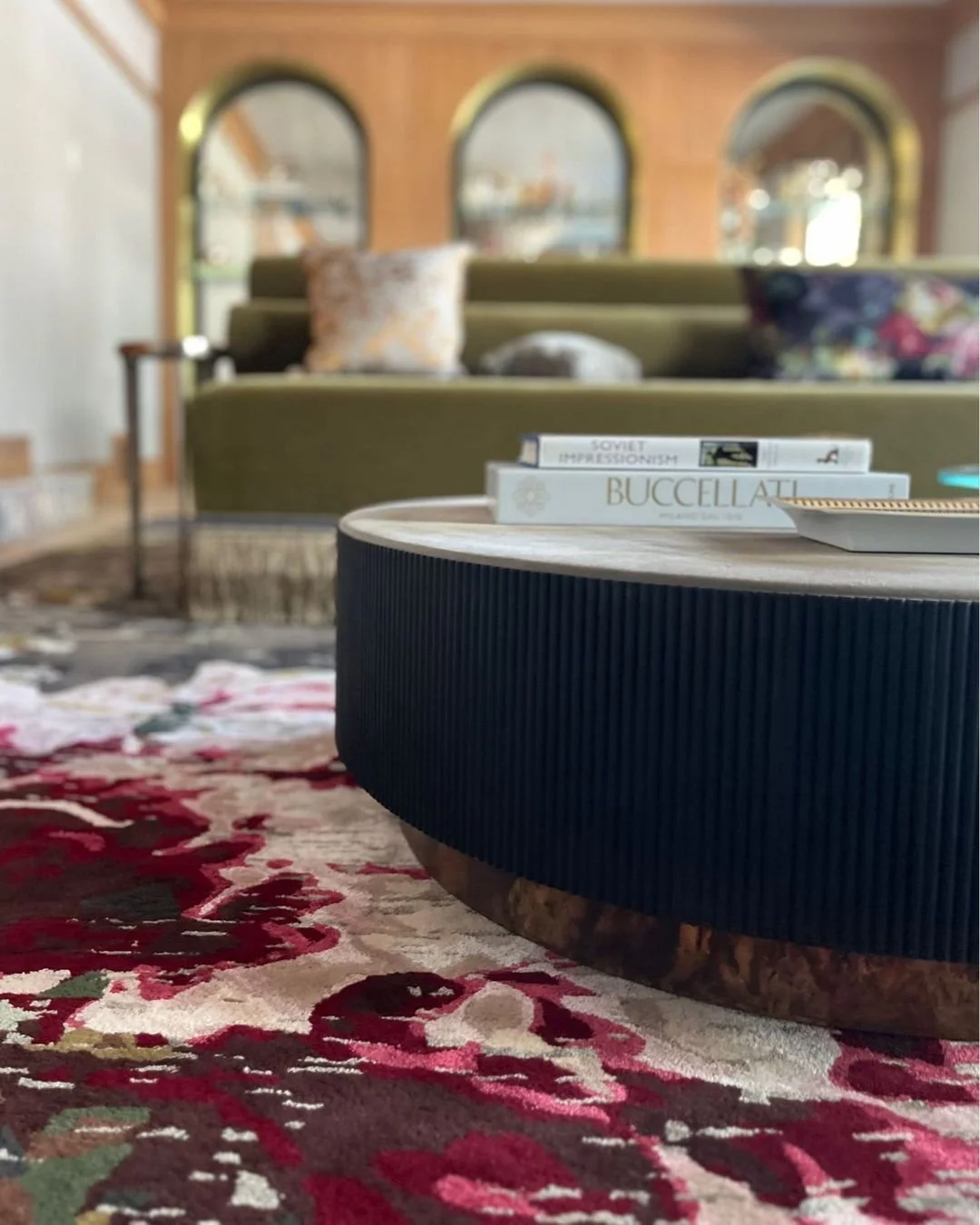 this rug is the result of a long and winding journey, yet she still leaves us breathless.

project : grande dame