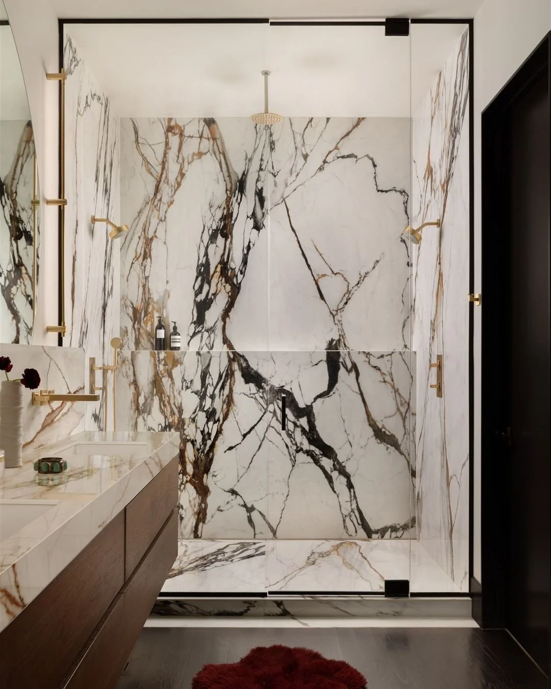 a sanctuary ///
sleek lines and rich textures - this is what modern serenity looks like.

project : paris edit