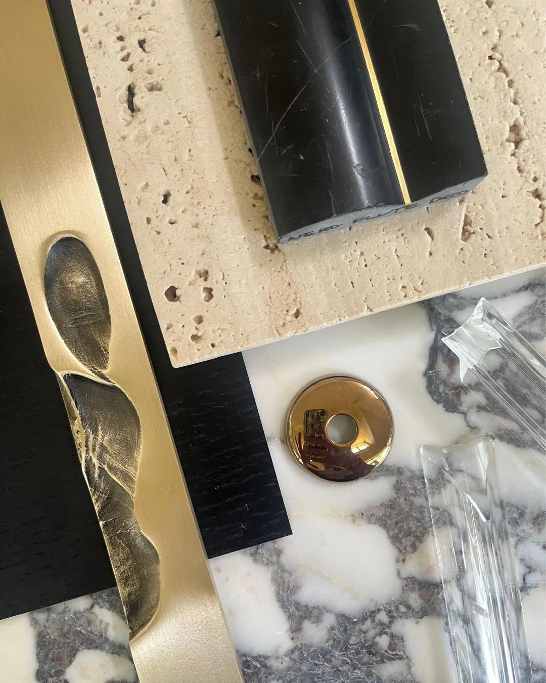 hardware couture

custom appliance pulls designed for a cucina that isn't shy