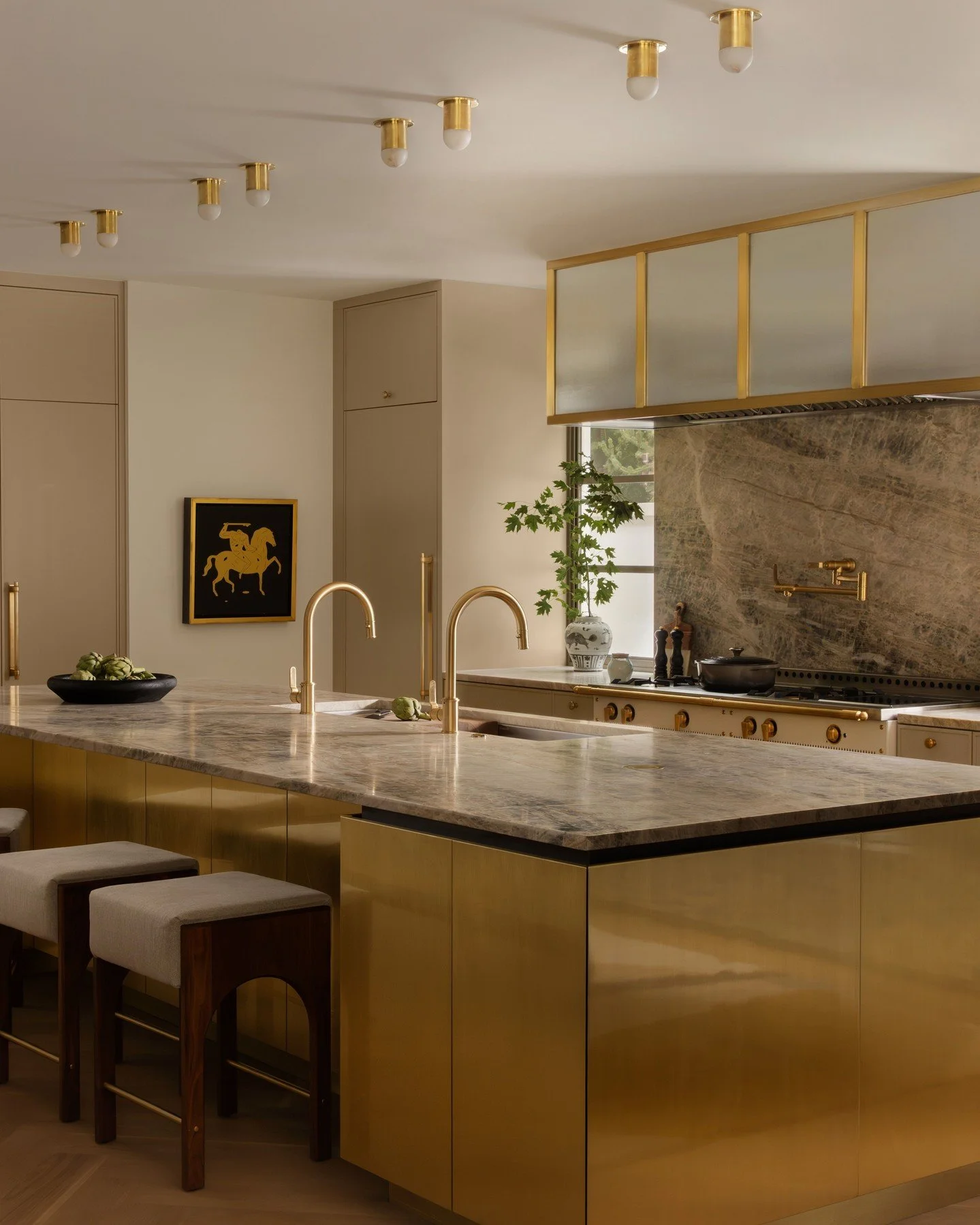 even in the kitchen , brass was a non-negotiable and with a home rich in material and detail, this space had to speak the same language.

executing this element required careful planning and close collaboration with the builder, cabinetmaker, and met