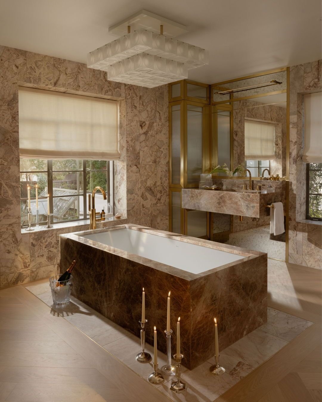 breccia fiore sets the tone - veined, sculptural, and quietly luminous. a space where stone walls meets soft light, designed for everyday ritual + yes, a much needed glass of bubbly

project : grande dame | featured in @ad_magazine @ad_italia @admexi