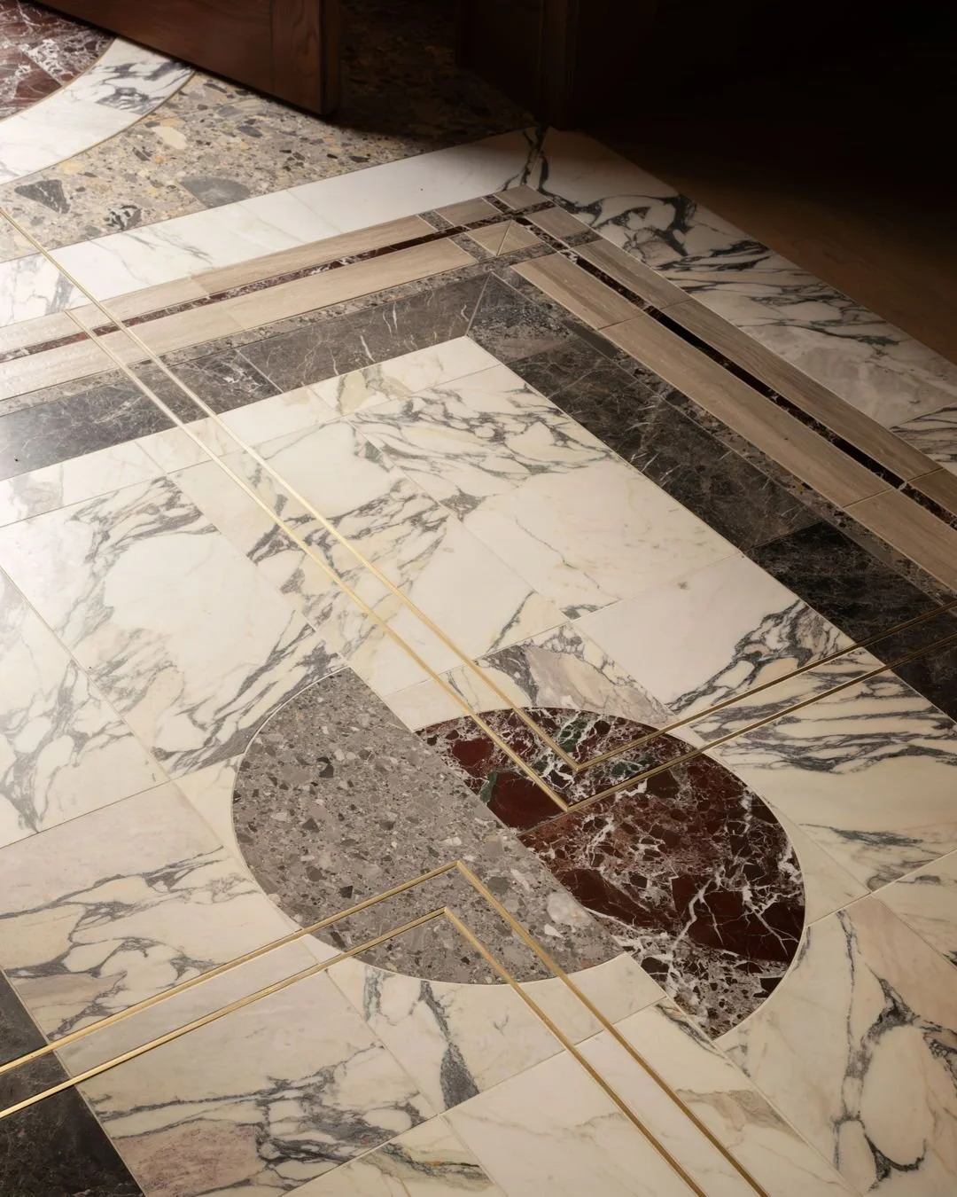 embrace the challenges
with no true centerlines to follow, the entrance hall&rsquo;s floor pattern became the catalyst for the design approach - setting the rhythm and movement for the entire home. freed from rigid alignment, every irregularity was t