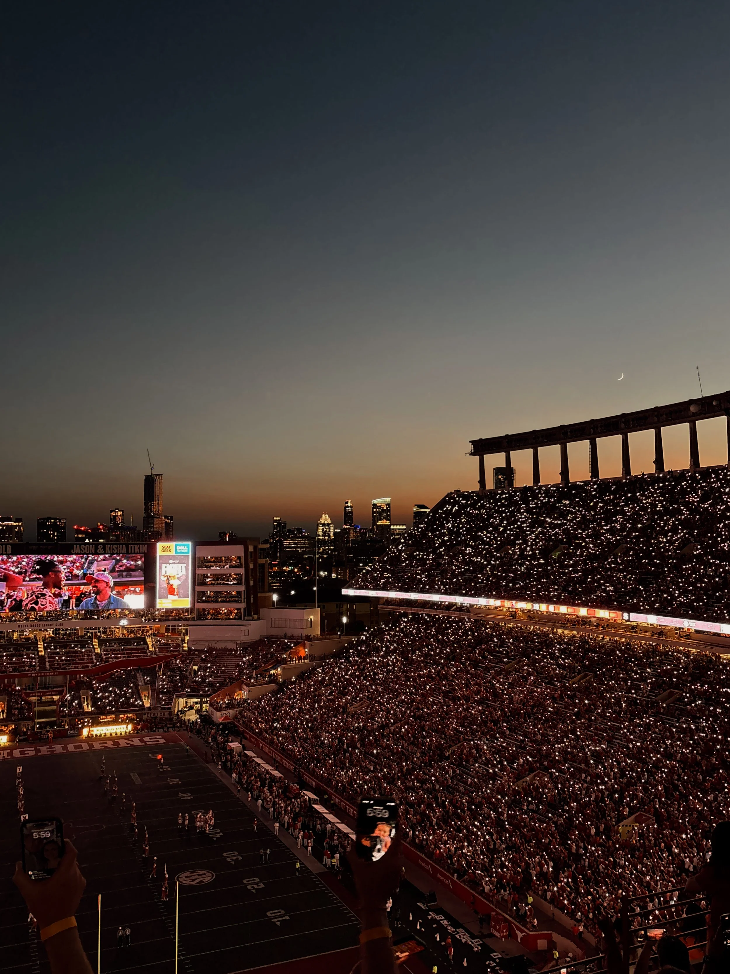 Cheering on the Horns! Always! 🤘
