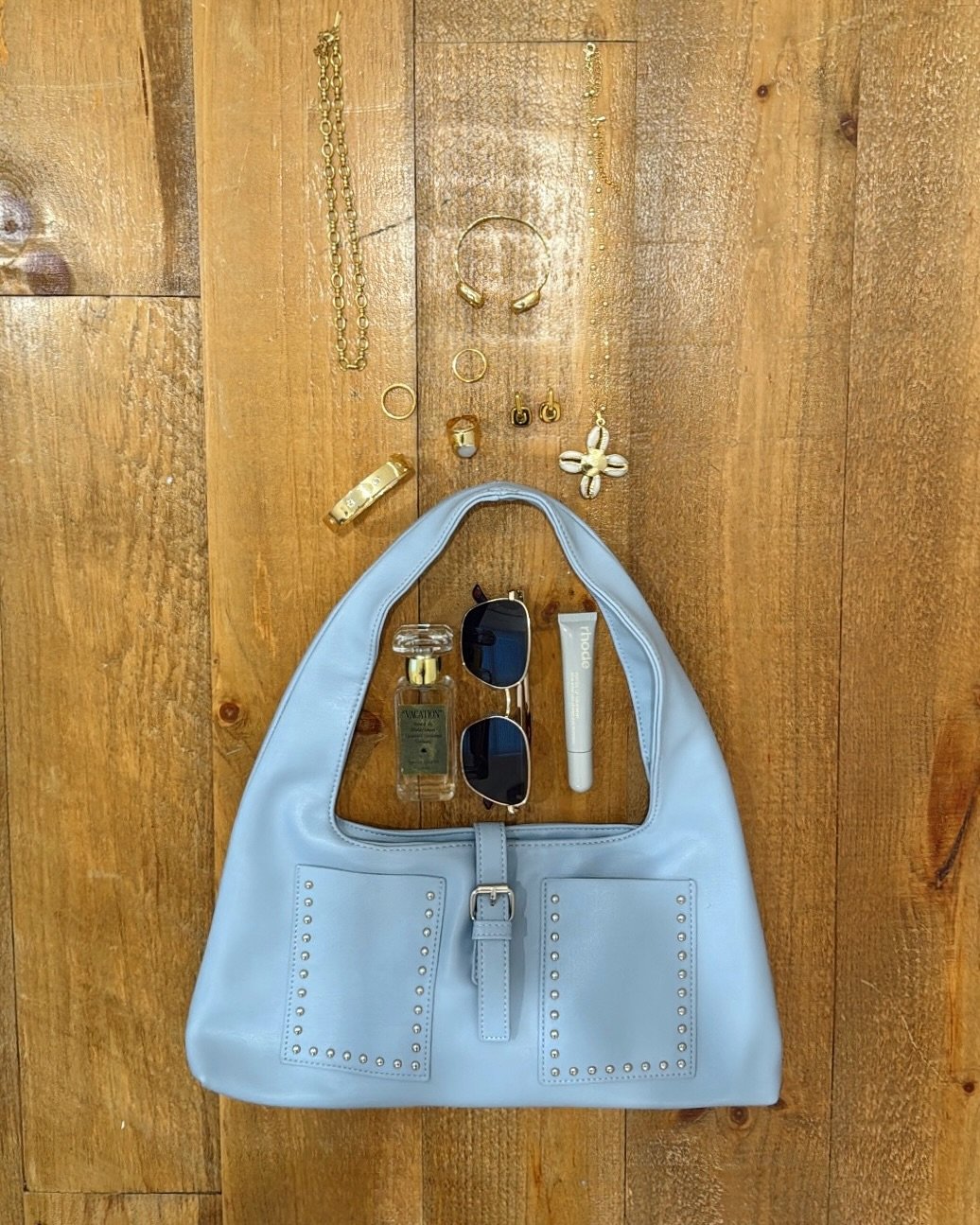 What&rsquo;s in our bag this season 👜 ✨The fall staples we can&rsquo;t leave without