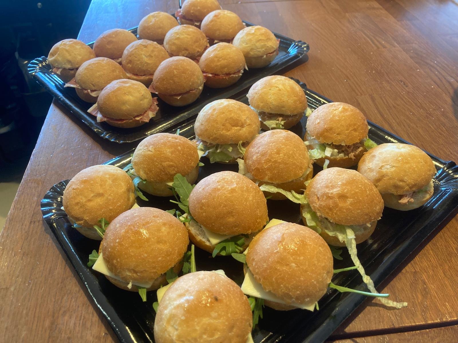 Mini Bocadillos Redondos con Sésamo