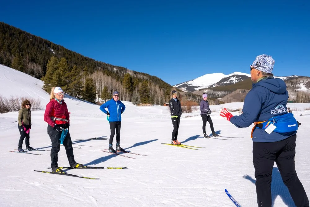 A CB Nordic instructor leads a lesson with 5 individuals