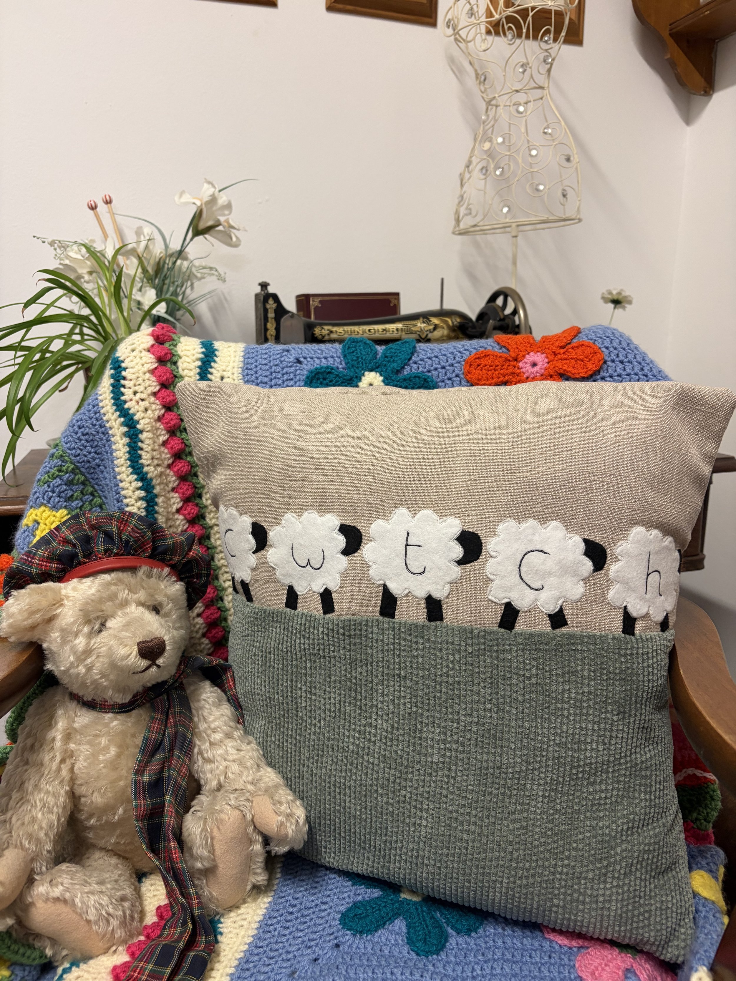 cwtch cushion.jpg