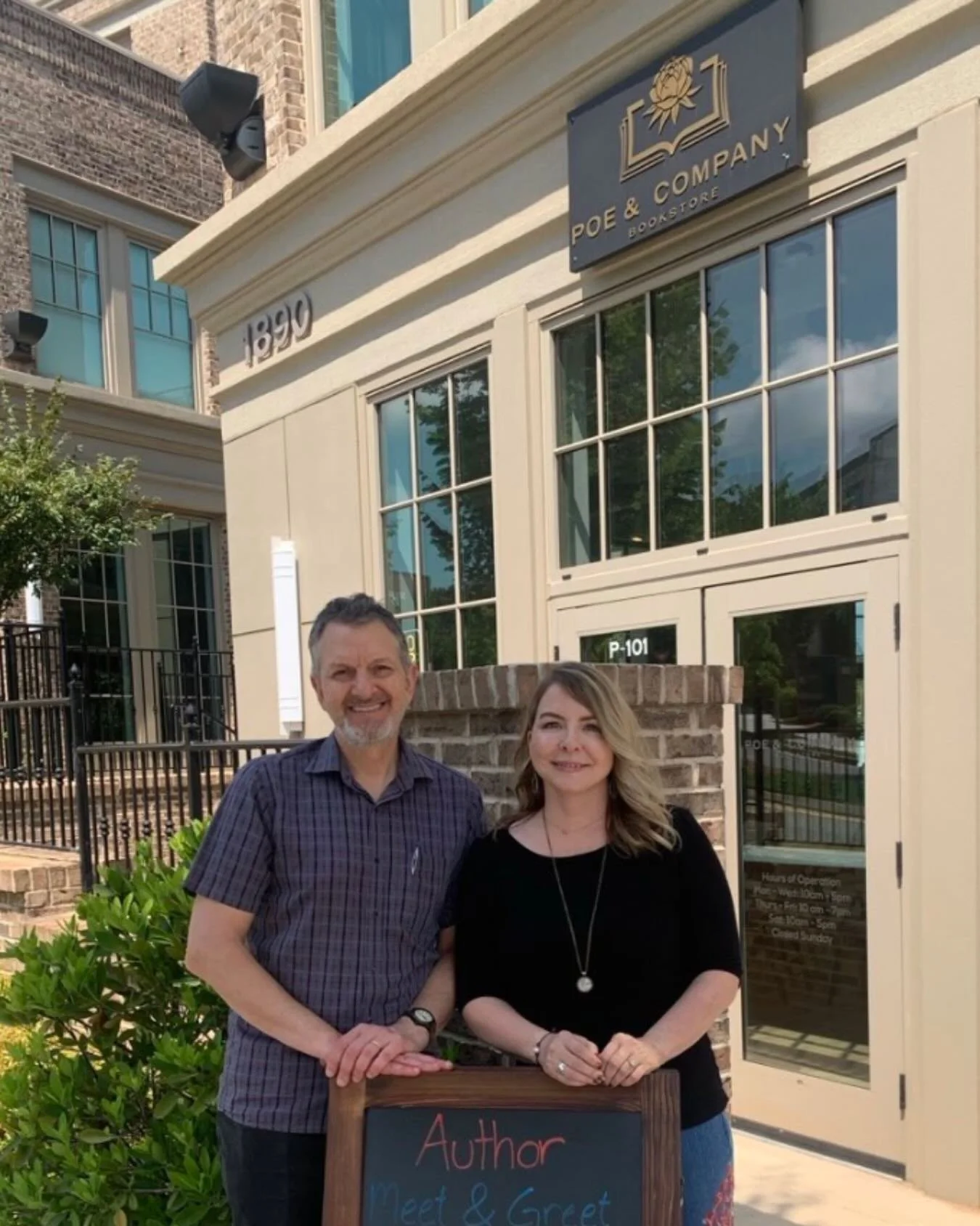 Guess who&rsquo;s coming back&hellip; 🎉

Two of our favorite Georgia authors are returning to Poe &amp; Co!

Join us Saturday from 1&ndash;3 PM to meet @kimconrey and @georgeweinsteinga - chat with them, and get your books signed 📚✨

See you there!
