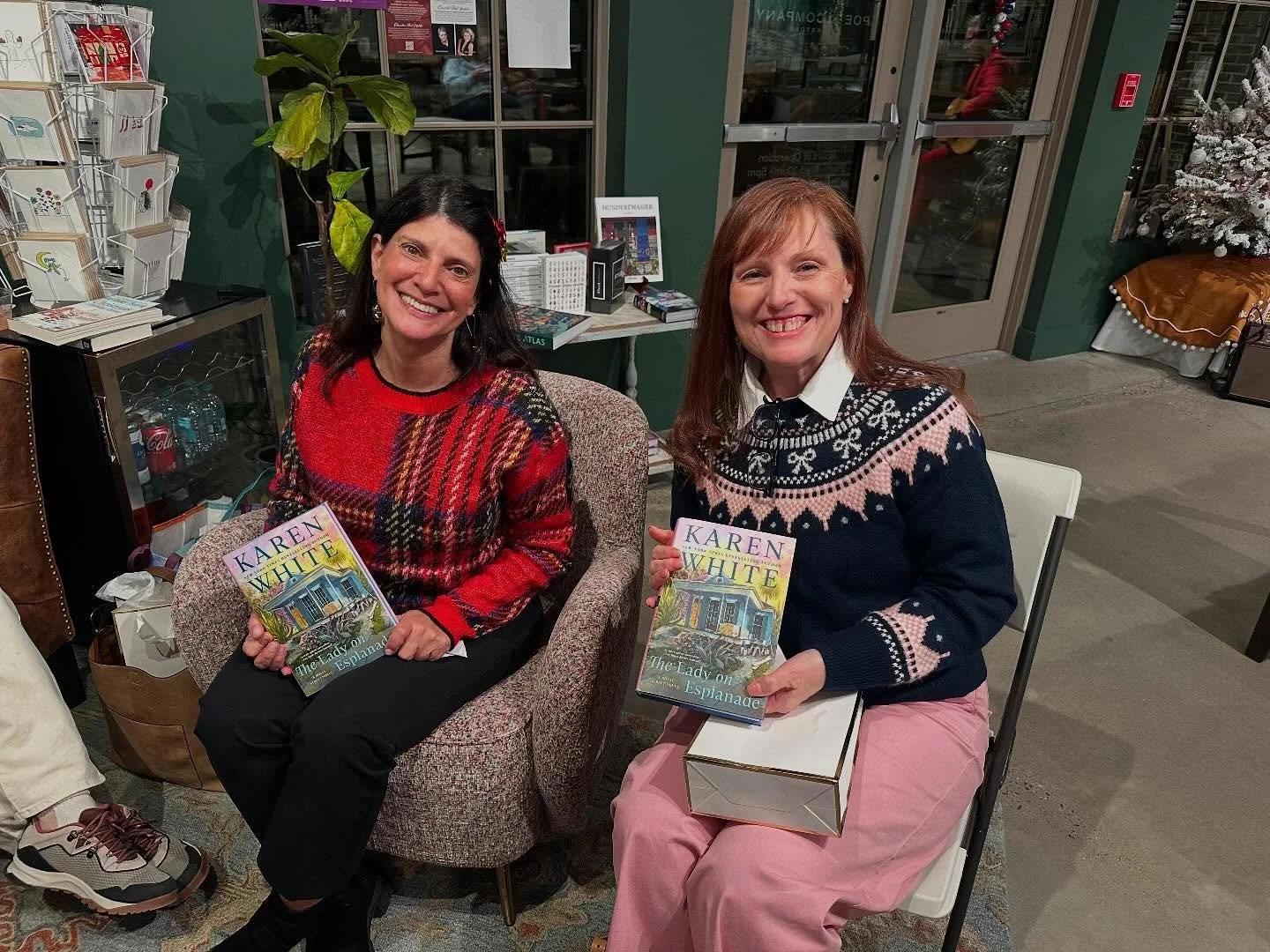 What a night! 💃

Thank you to everyone who joined us for A New Orleans Christmas Stroll with the wonderful @karenwhitewrite! It was a magical evening celebrating her new novel &ldquo;The Lady on Esplanade&rdquo; 🎄📚✨

We loved seeing your cheerful 