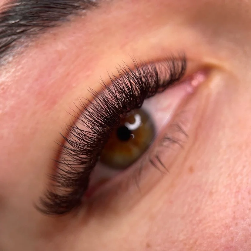 Zoomed up 🔎

Full set of light volumes - soft and fluffy with forever be my favourite! 

Book now at www.hawksbeauty.com x 

#lashextensions #lashartist #lashtech #melbournebeauty