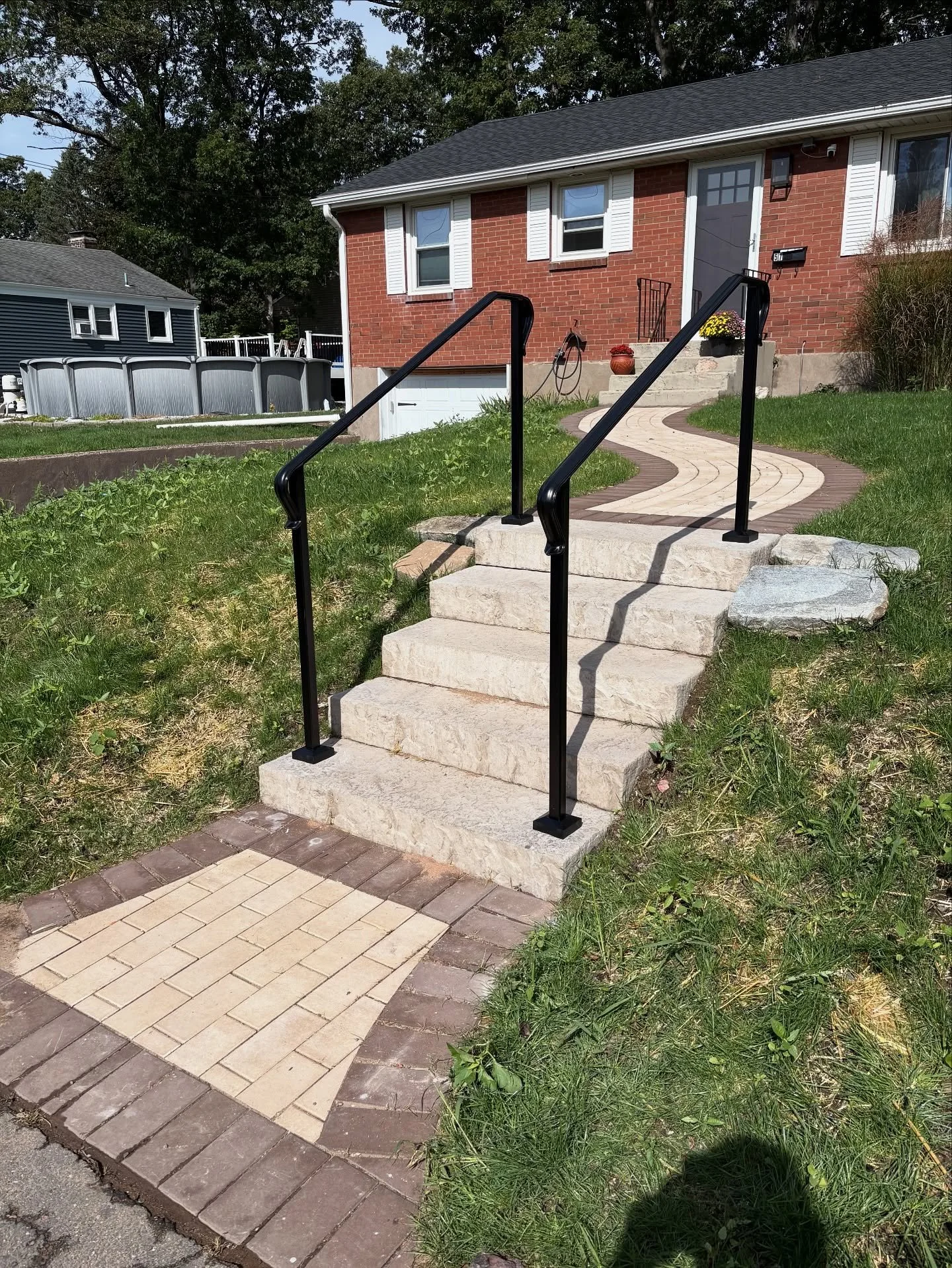 Here is another simple set of handrails we install recently!