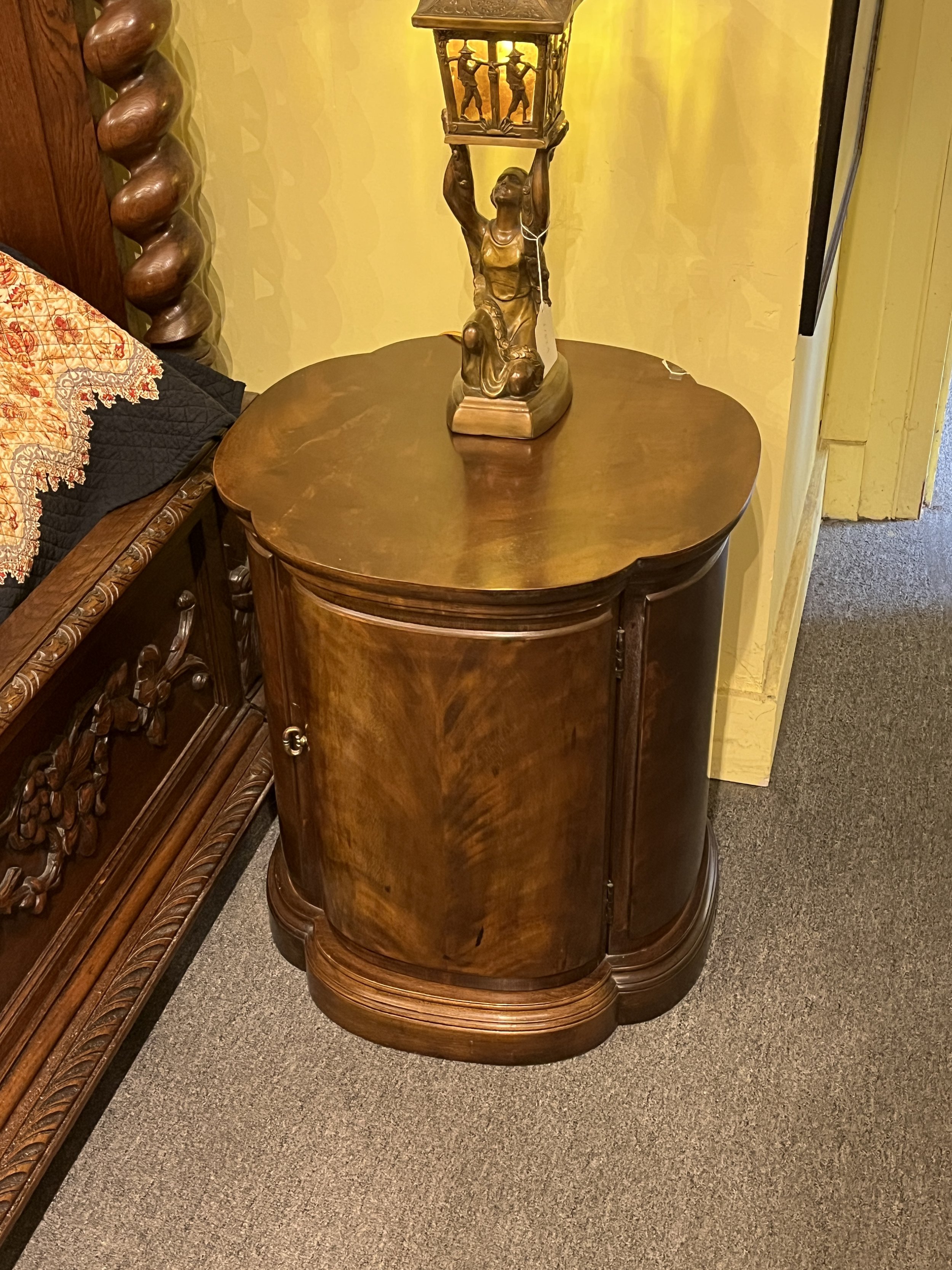 6RM118 - Mahogany Lamp Table