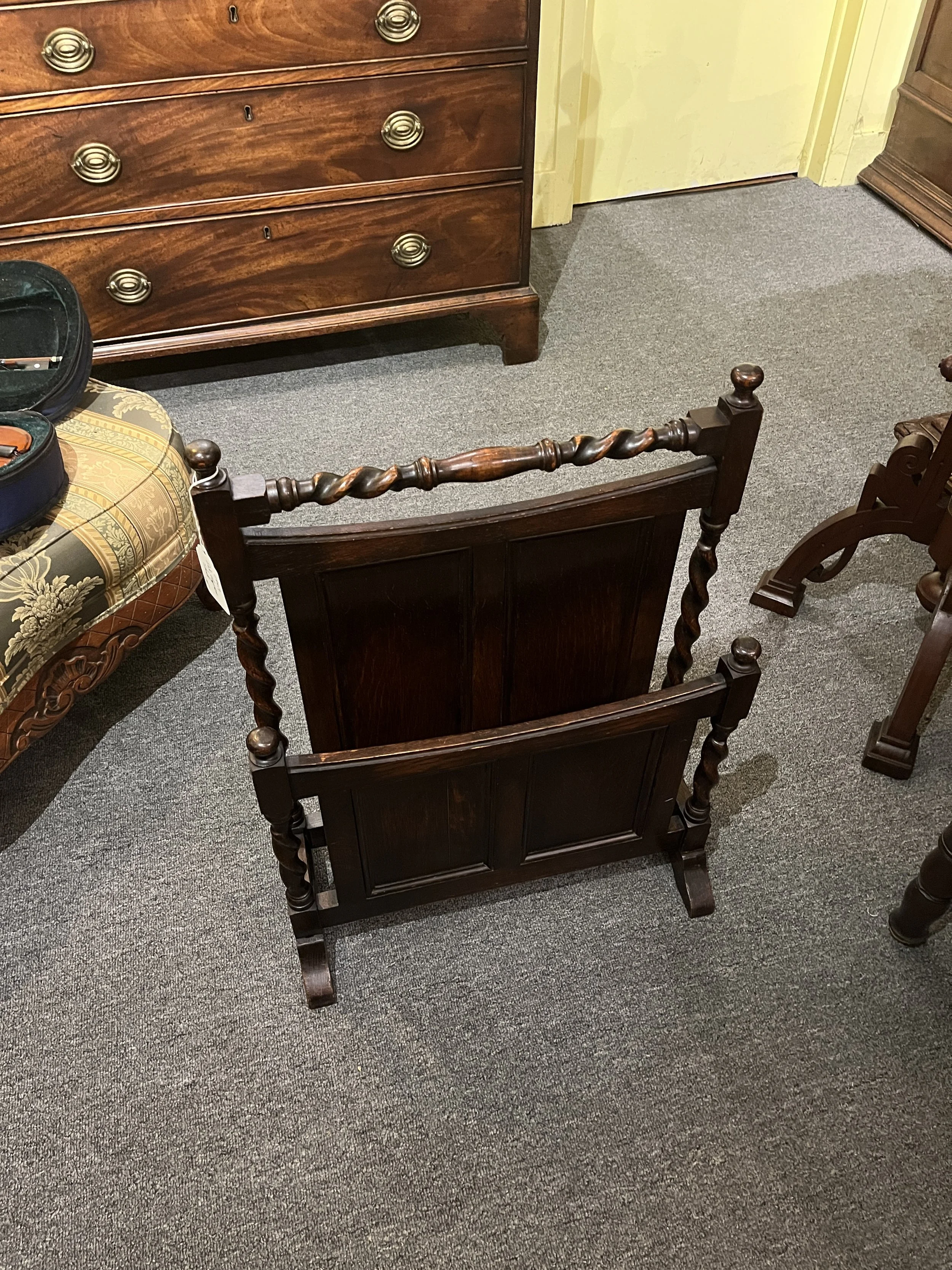 11RM19 - English Oak Magazine Stand