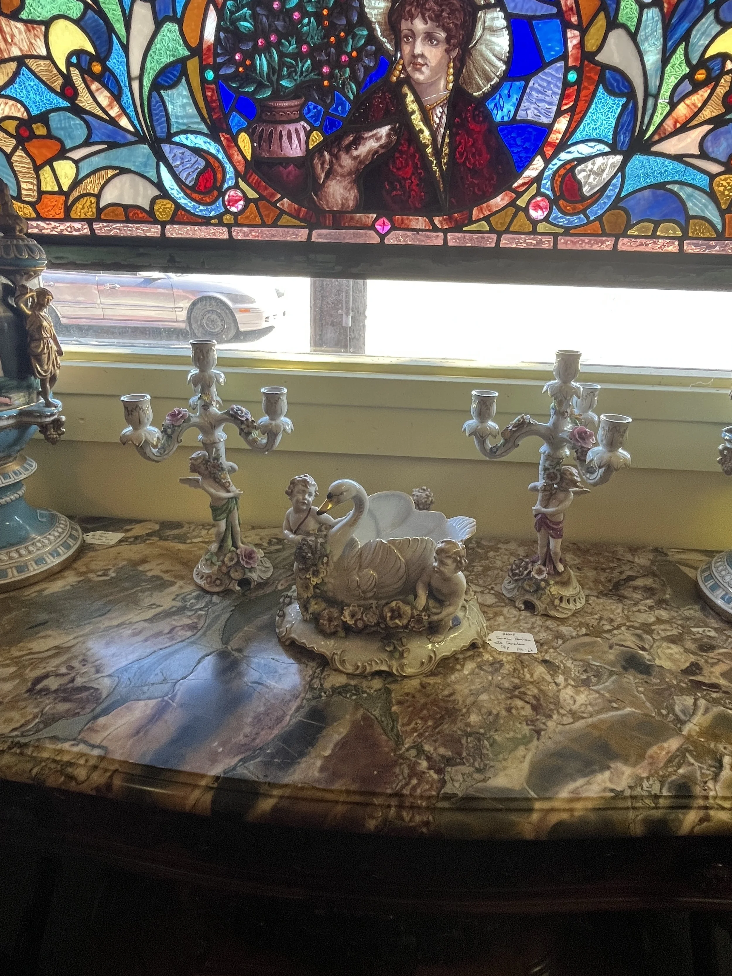 2RM8 - 3-Piece Table Garniture