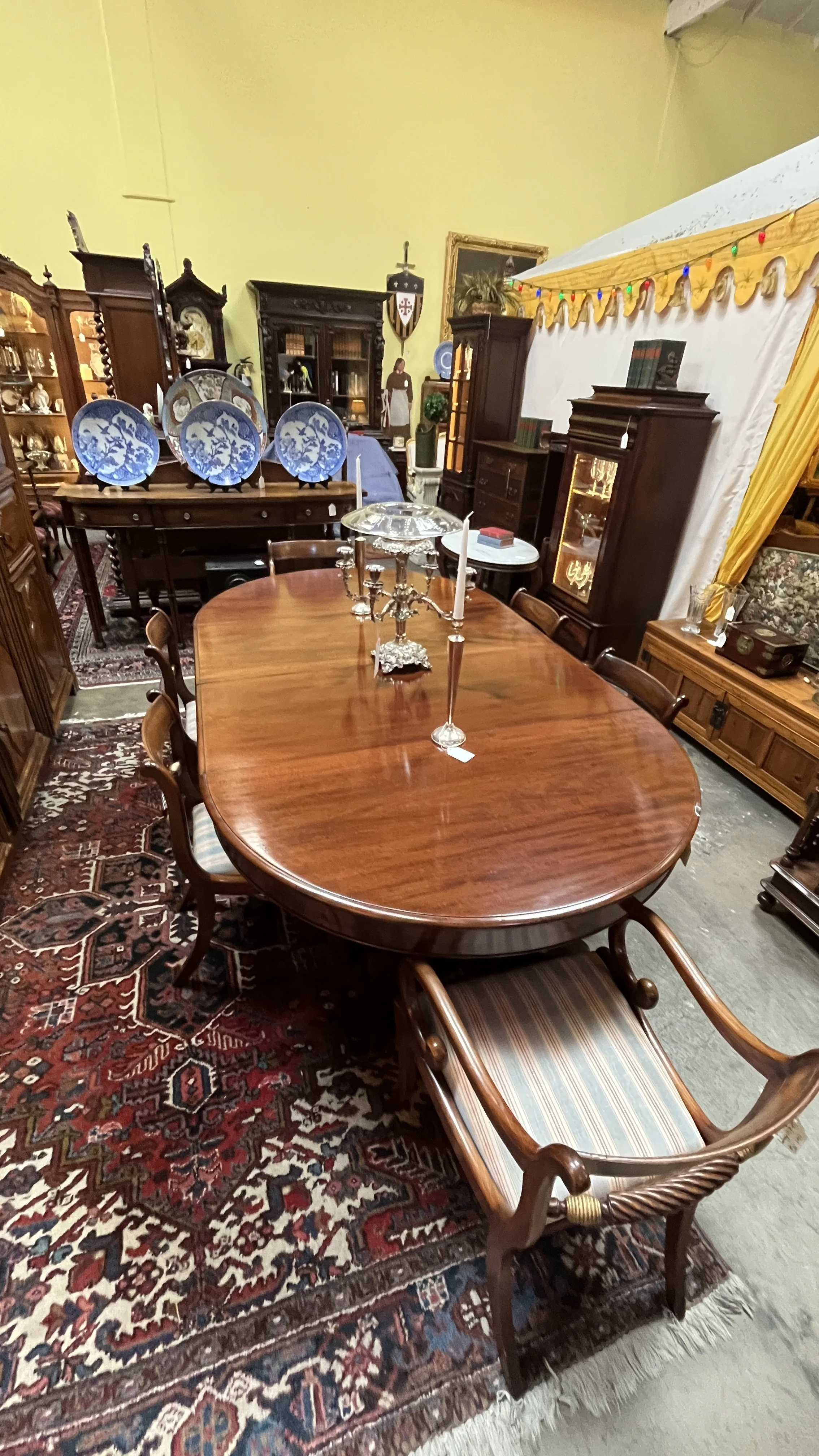 6KP2 - Round Mahogany Dining Table
