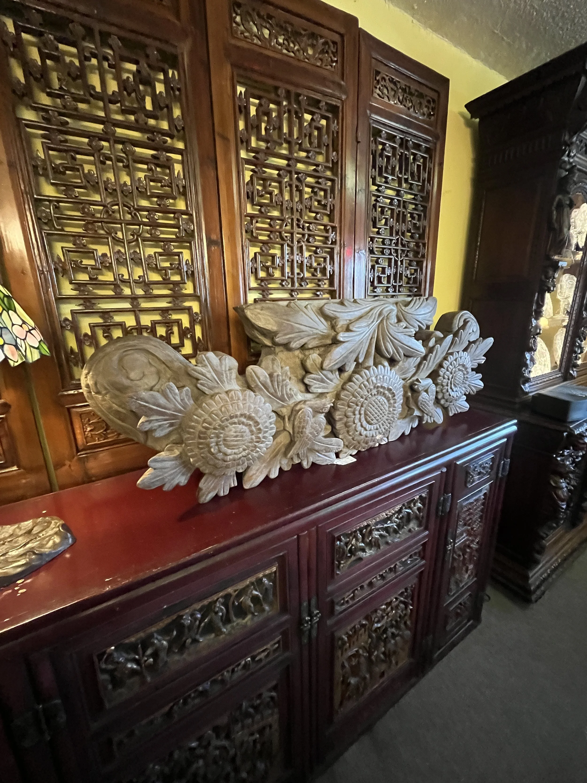 4RM5 - Large Temple Carving