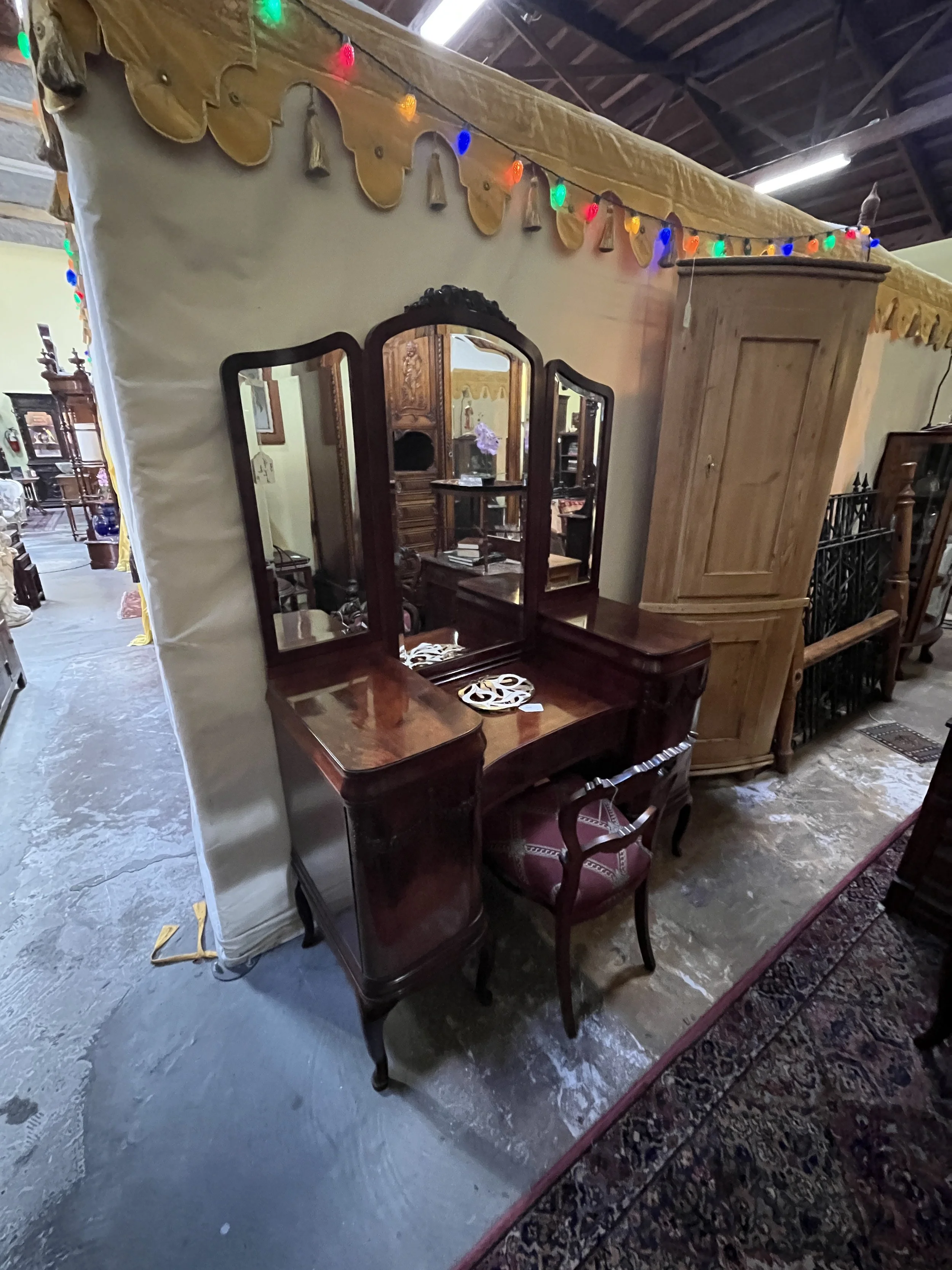 2RM16 - Italian Vanity