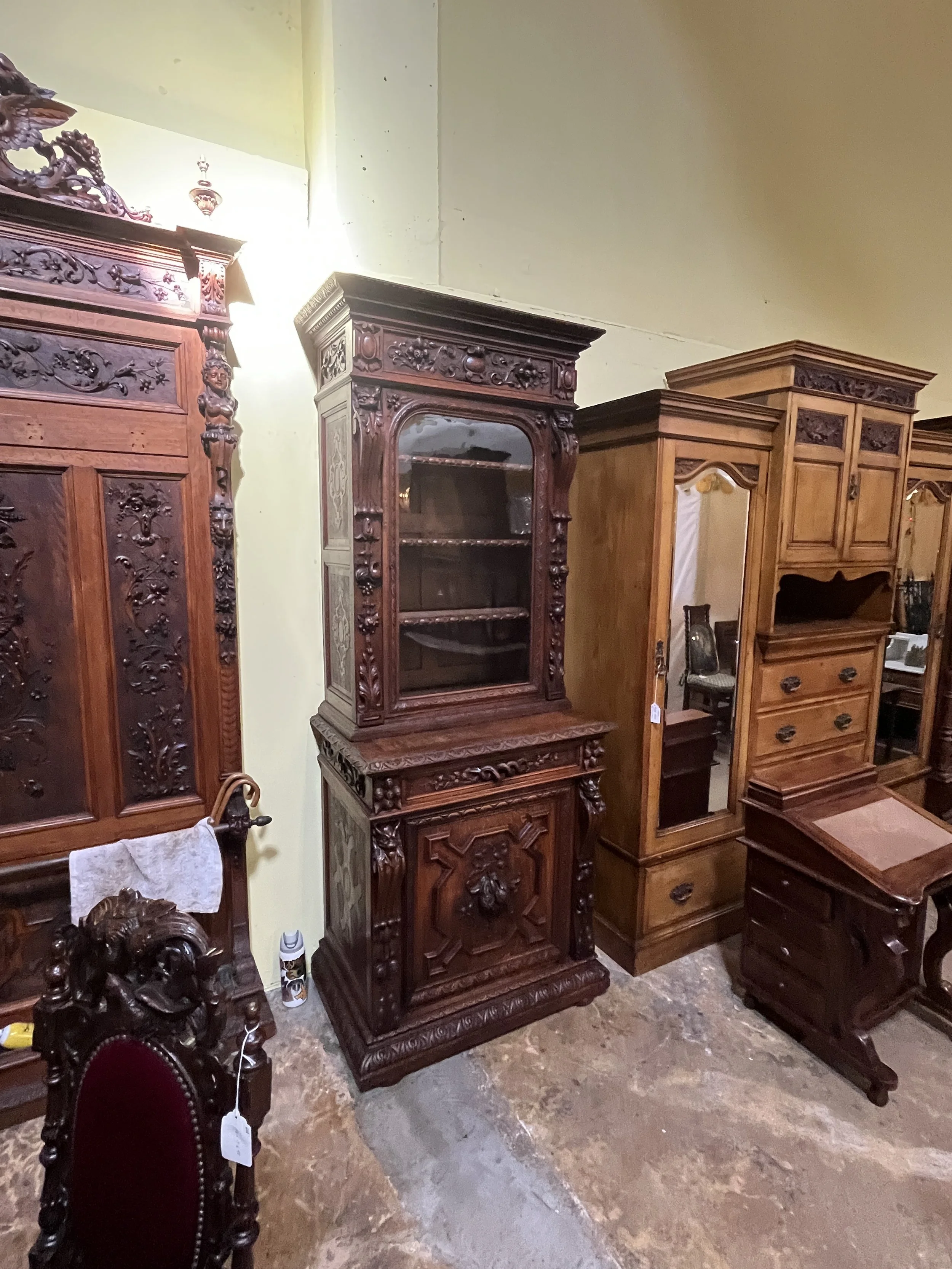 CO3JM1 - Belgian Oak Cupborad