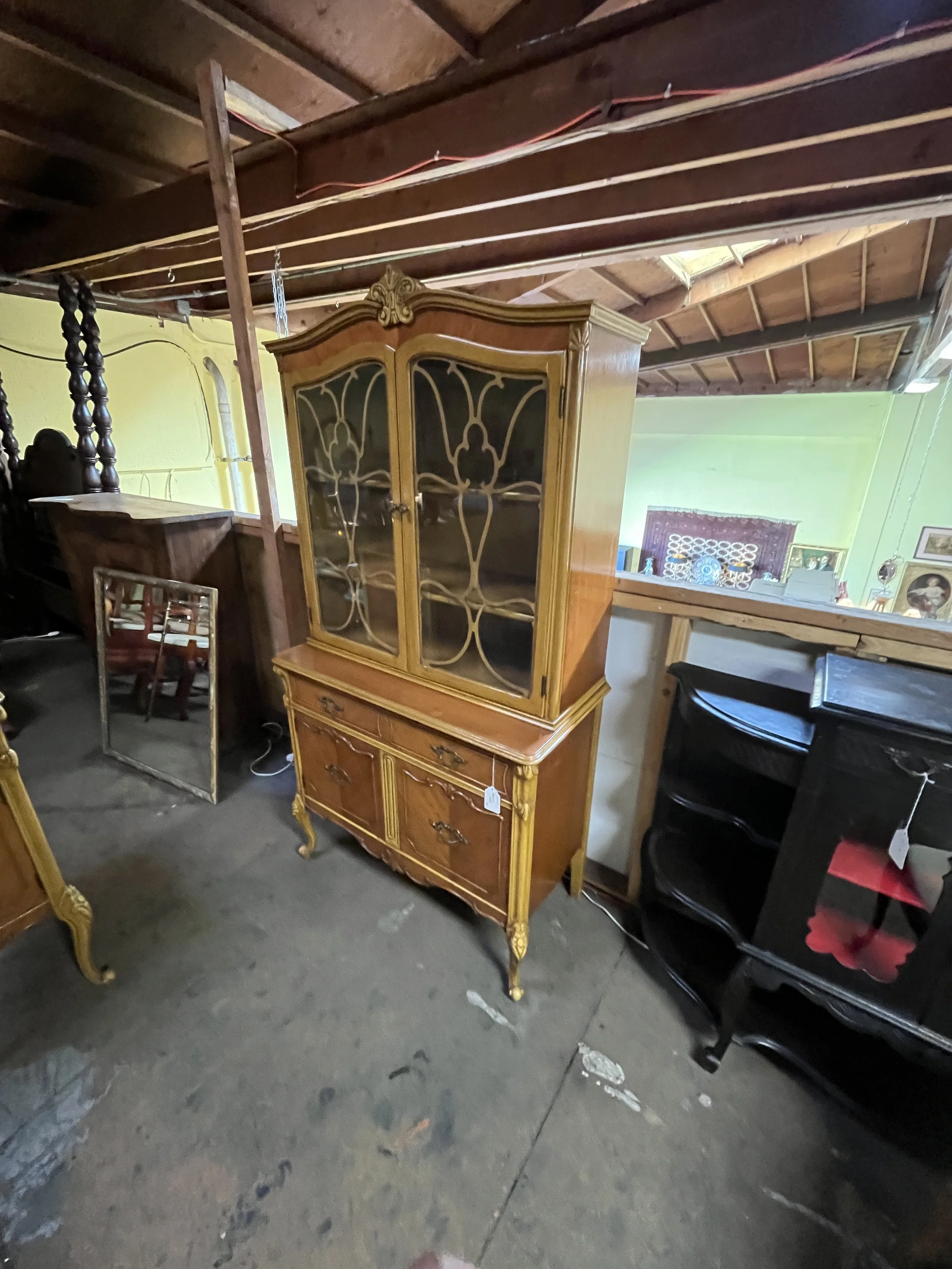 6RM109 - American Hutch