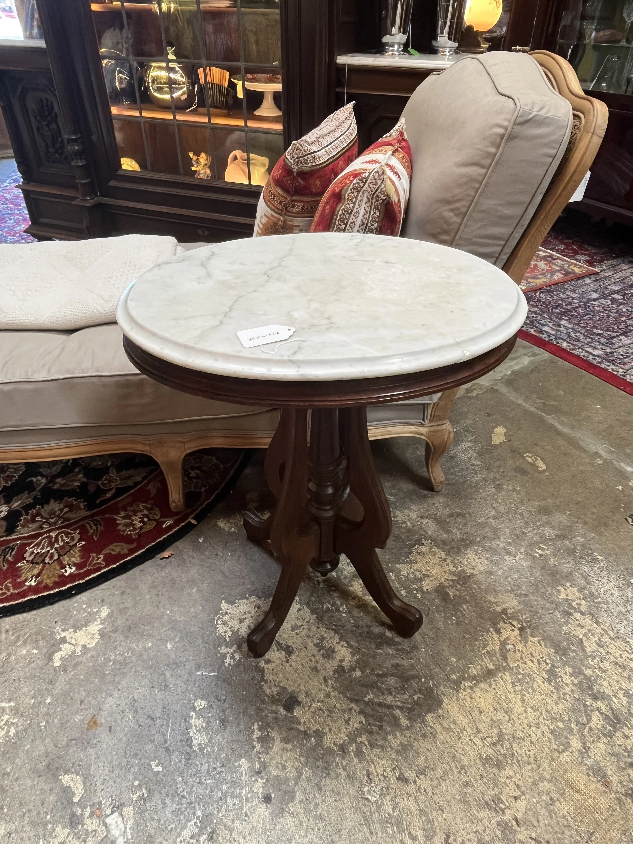 11KB11 - Victorian Parlor Table