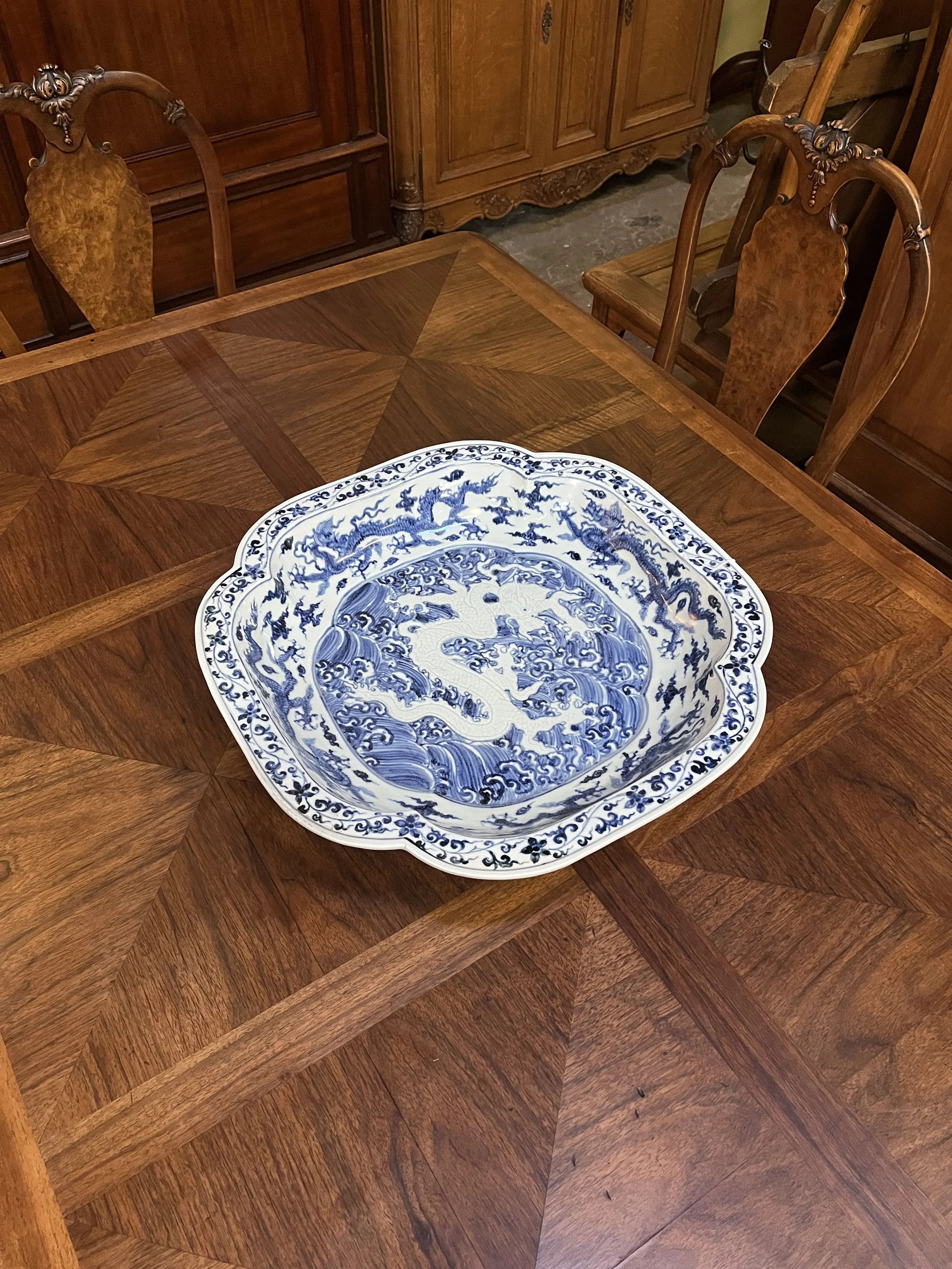 1RM15 - Large Chinese Charger