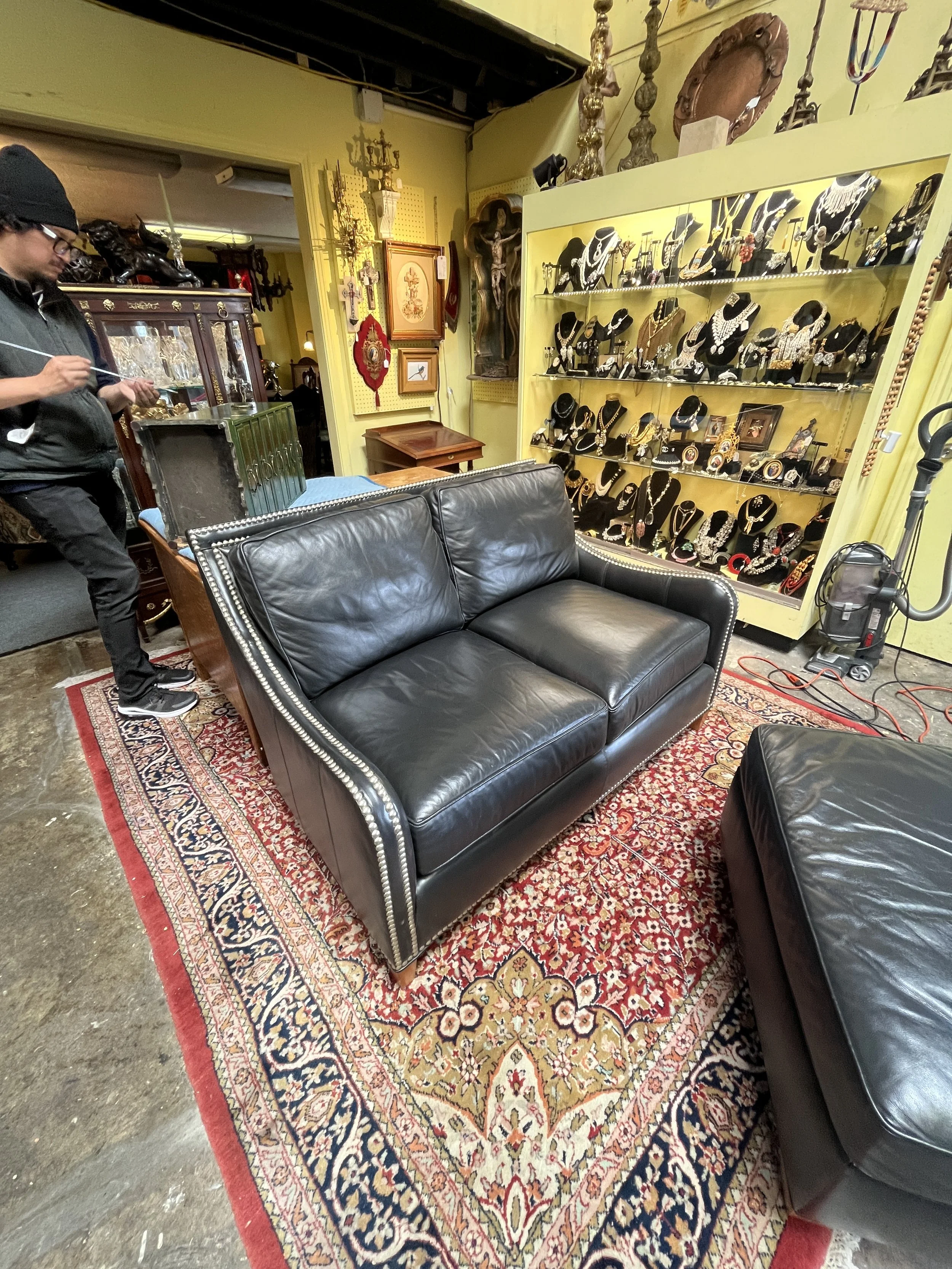CO5HS2 - Contemporary Leather Settee