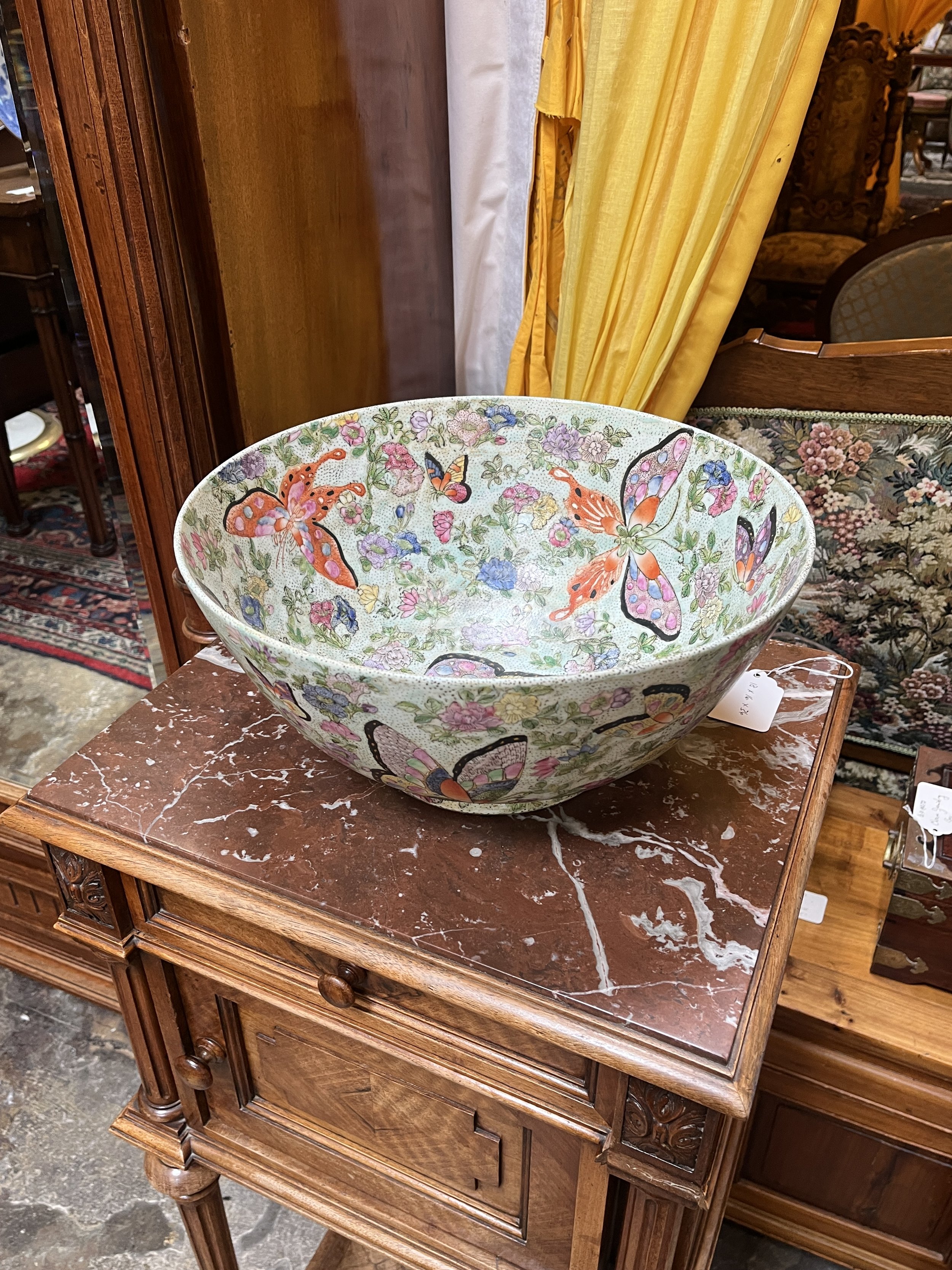 2RM6 - Large Butterfly Bowl