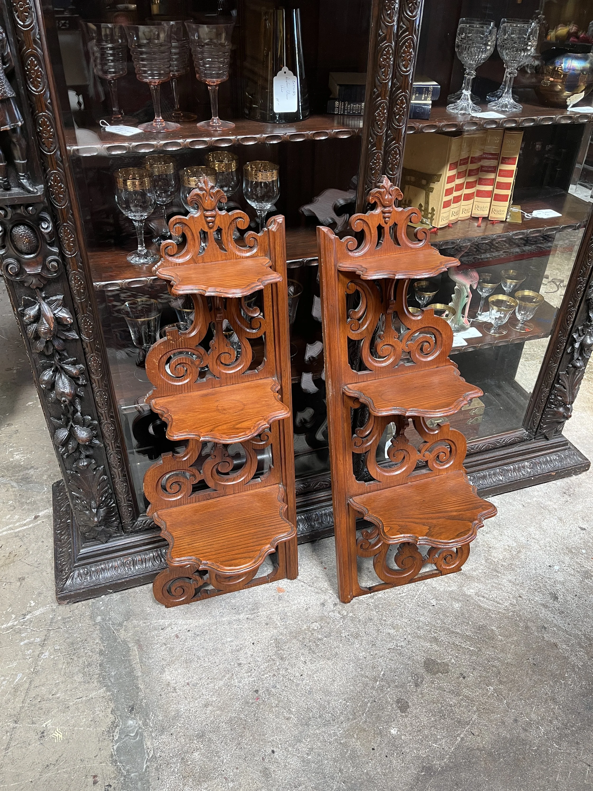 CO9NC1 - Pair of Wall Shelves