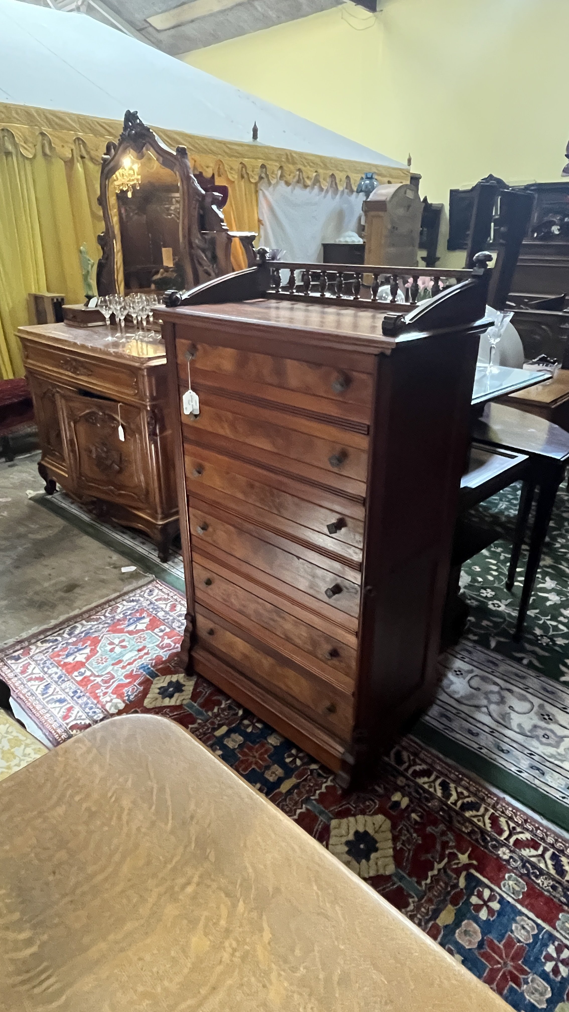 11RM4 - American 6-Drawer Chest