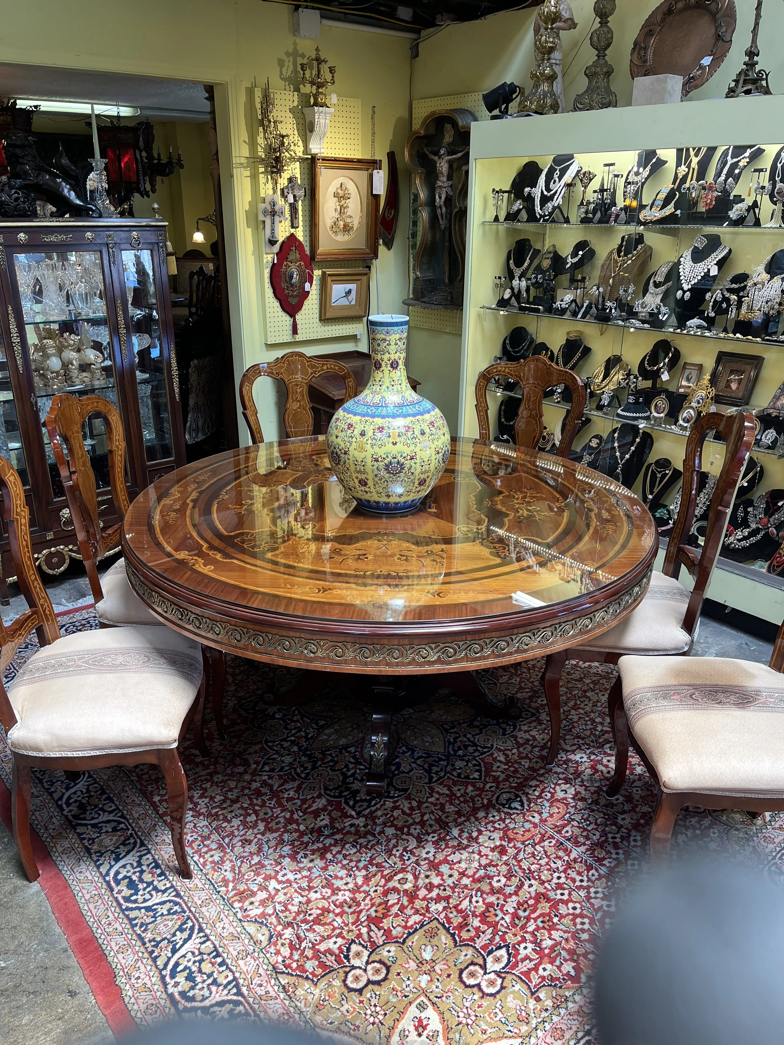 CO6GO1 - Round Dining Table