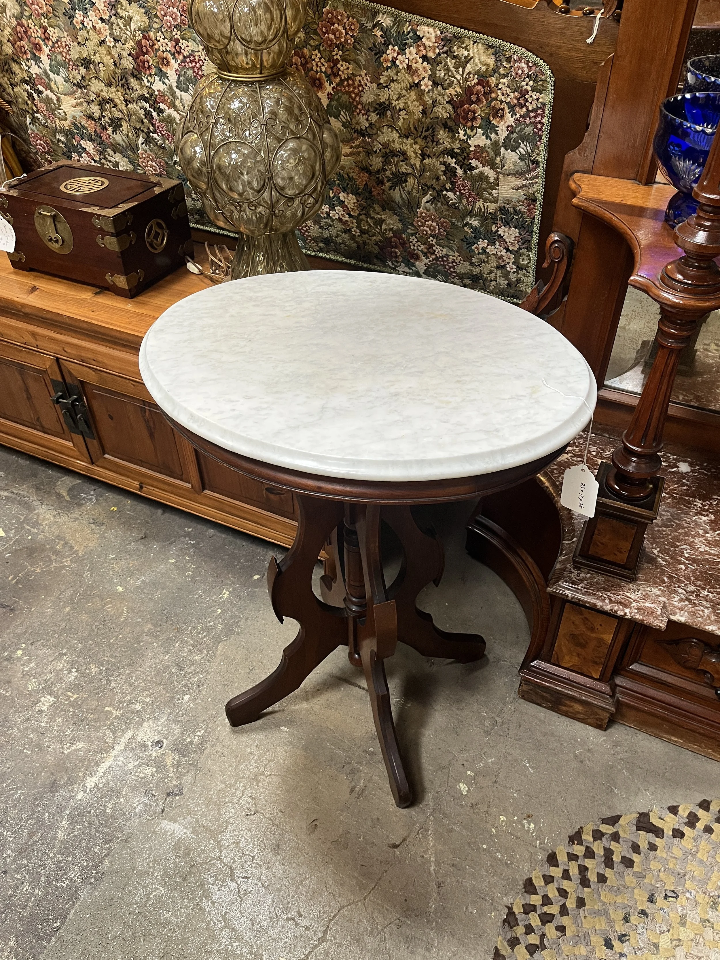 11RM10 - Victorian Parlor Table