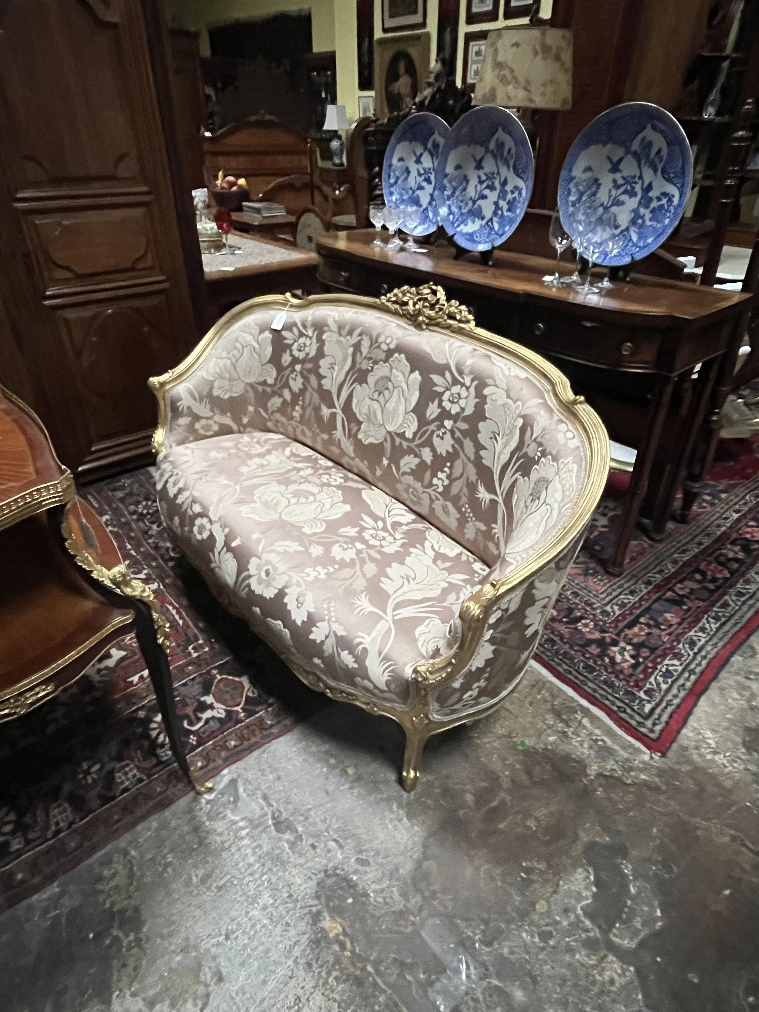 1RM16 - Gilded Canape