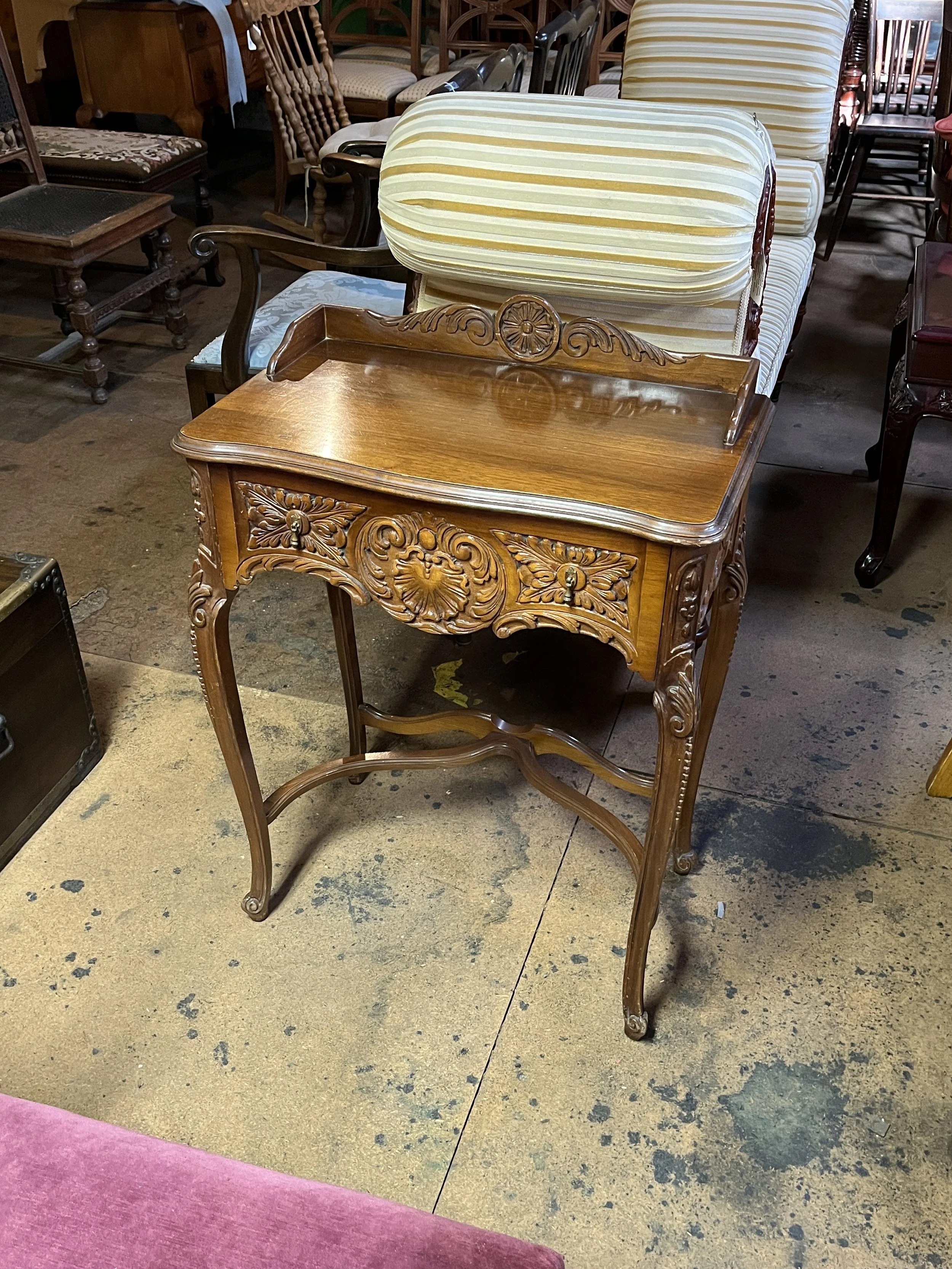 6KP103 - Lamp Table