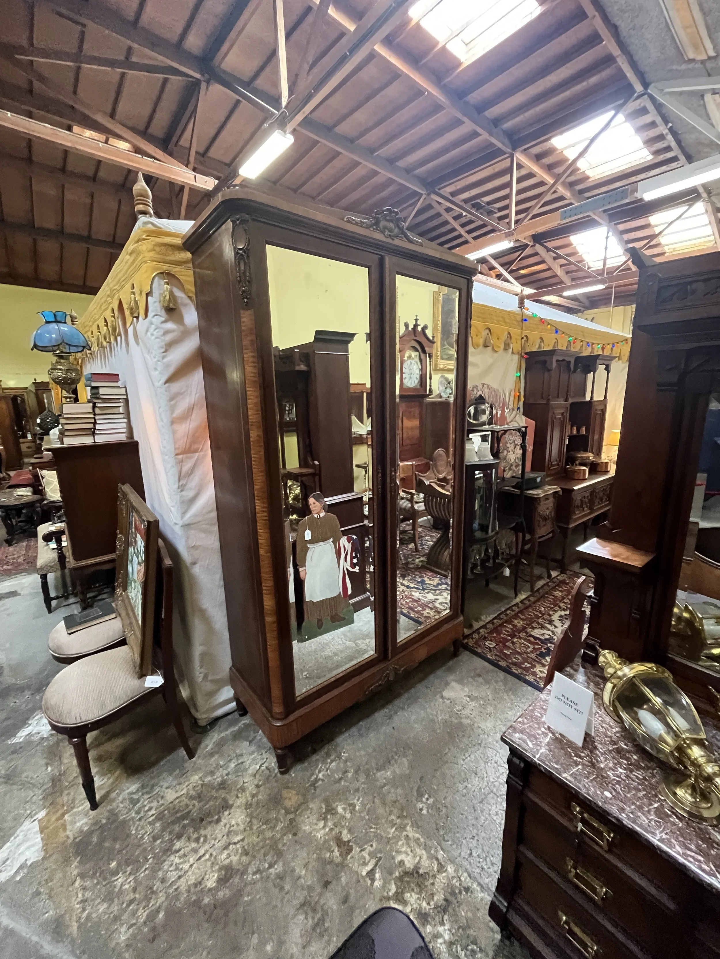 CO10DW1 - French Double Door Armoire