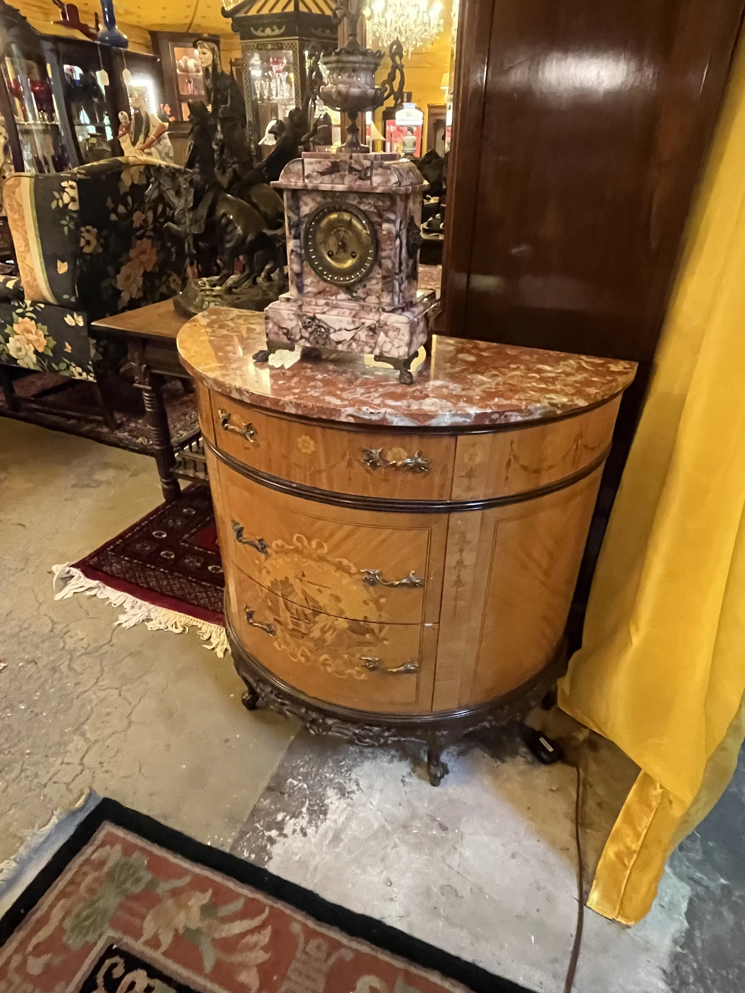 7RM13 - Demi-Lune Cabinet