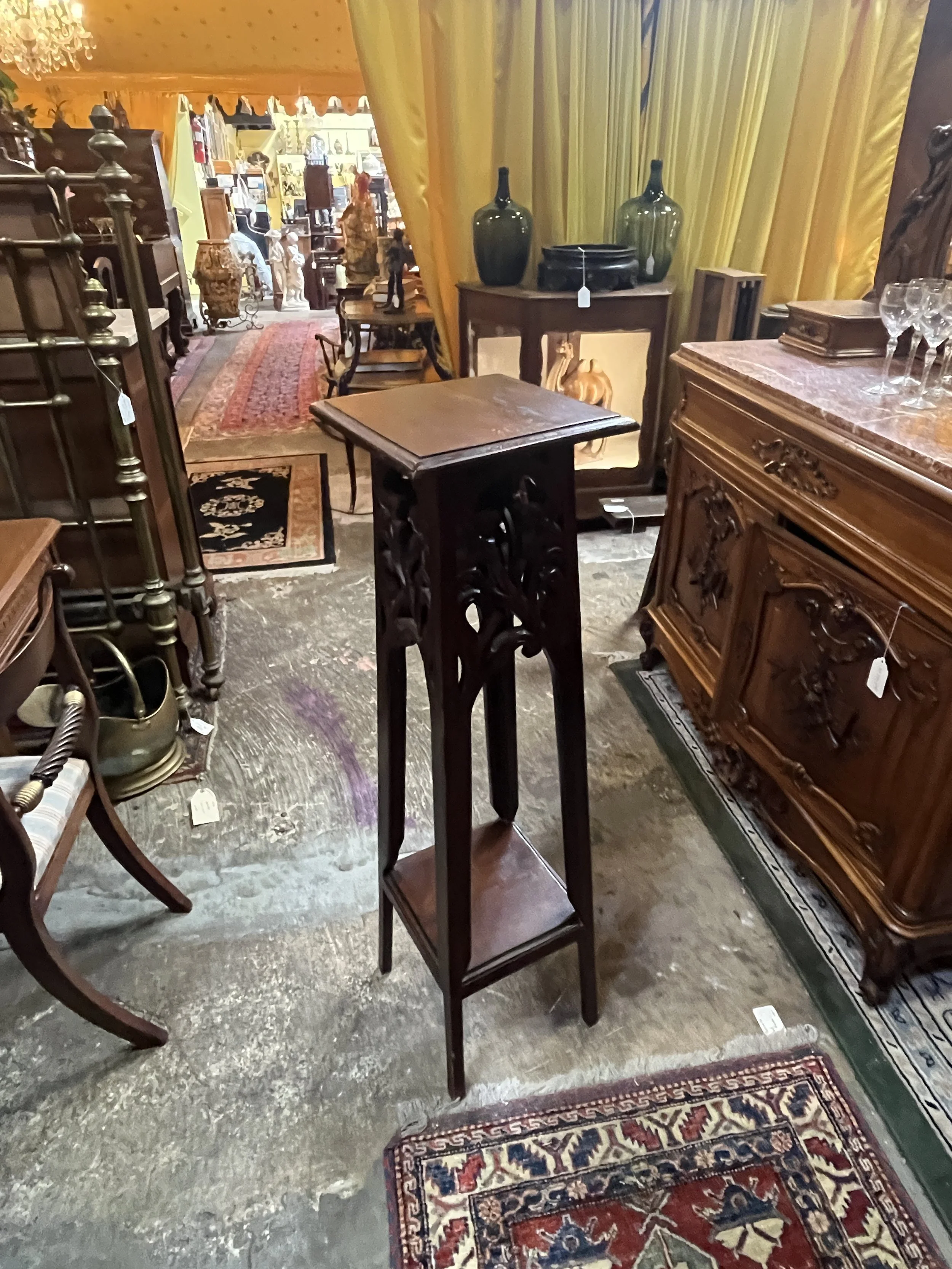 CO2DM28 - Mahogany Plant Stand