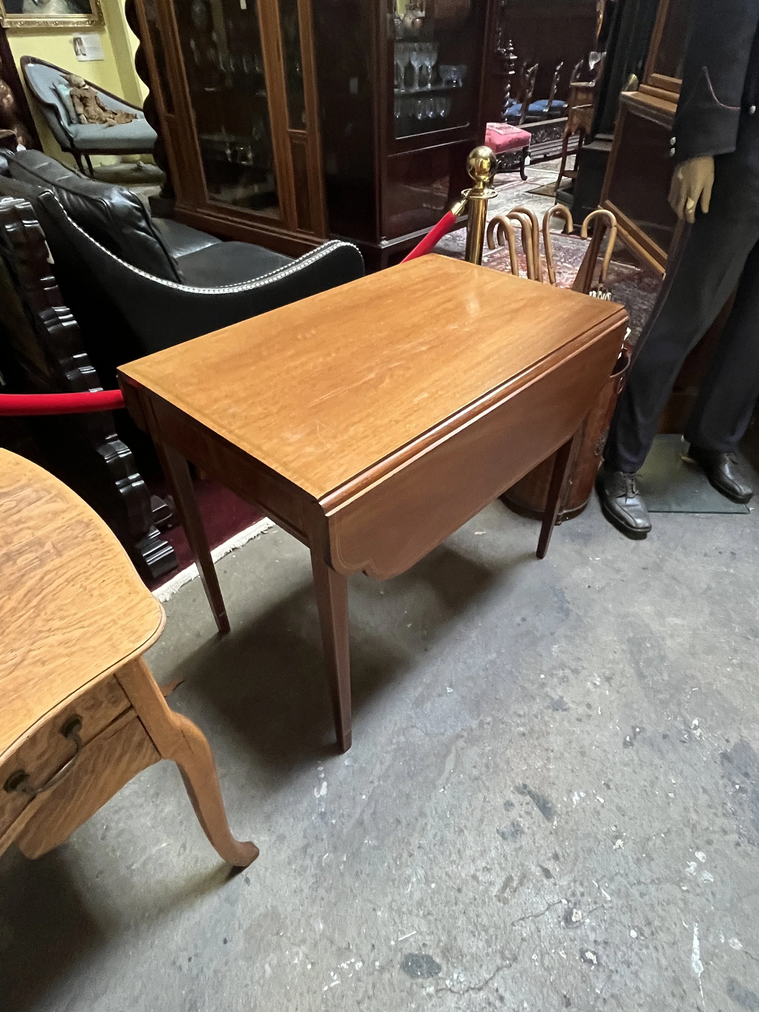 CO7AK2 - Mahogany Pembroke Table