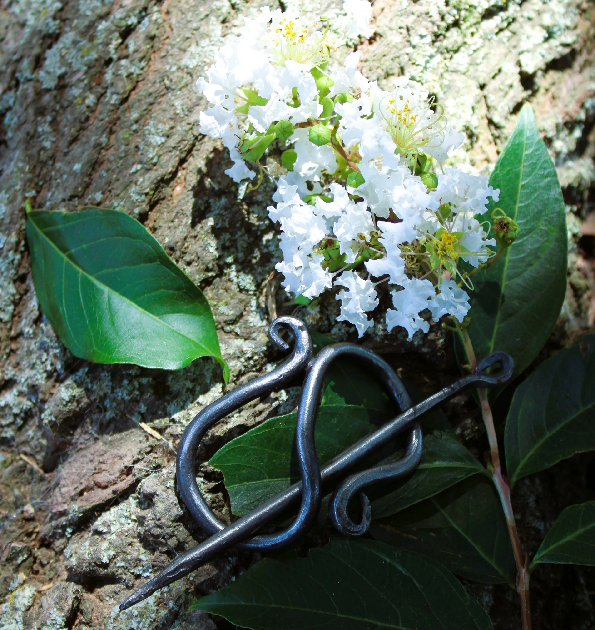 
whoopty-do hairpin by Leaping dog forge